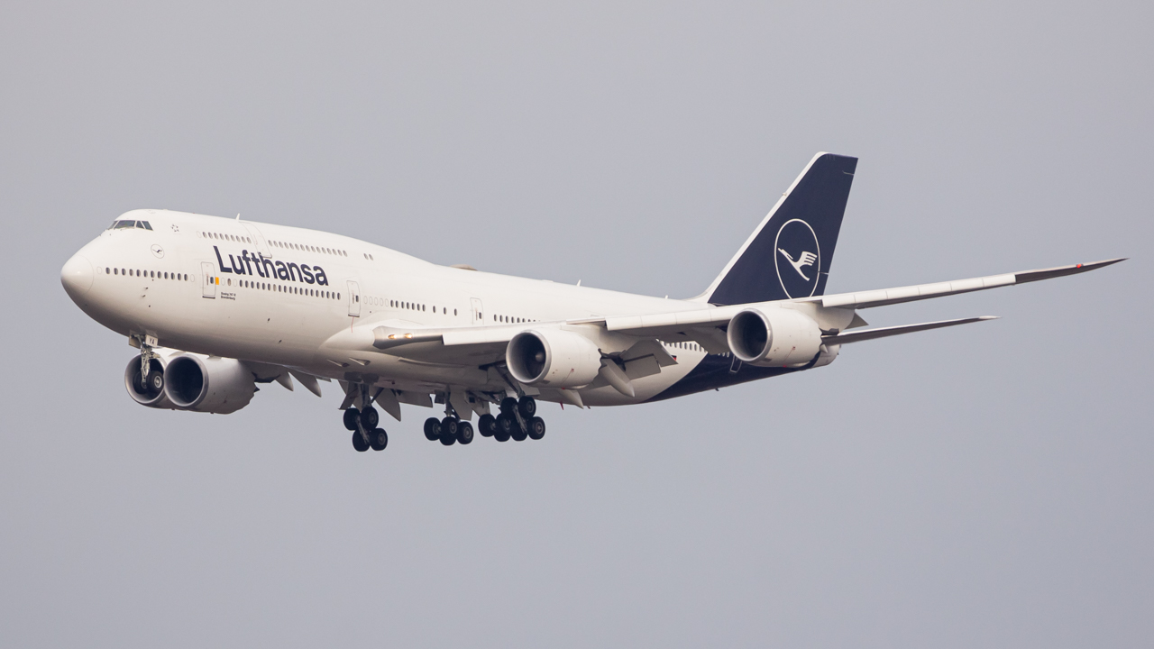 Full size: Lufthansa Boeing 747-8 D-ABYA at Chicago O'Hare International Airport
