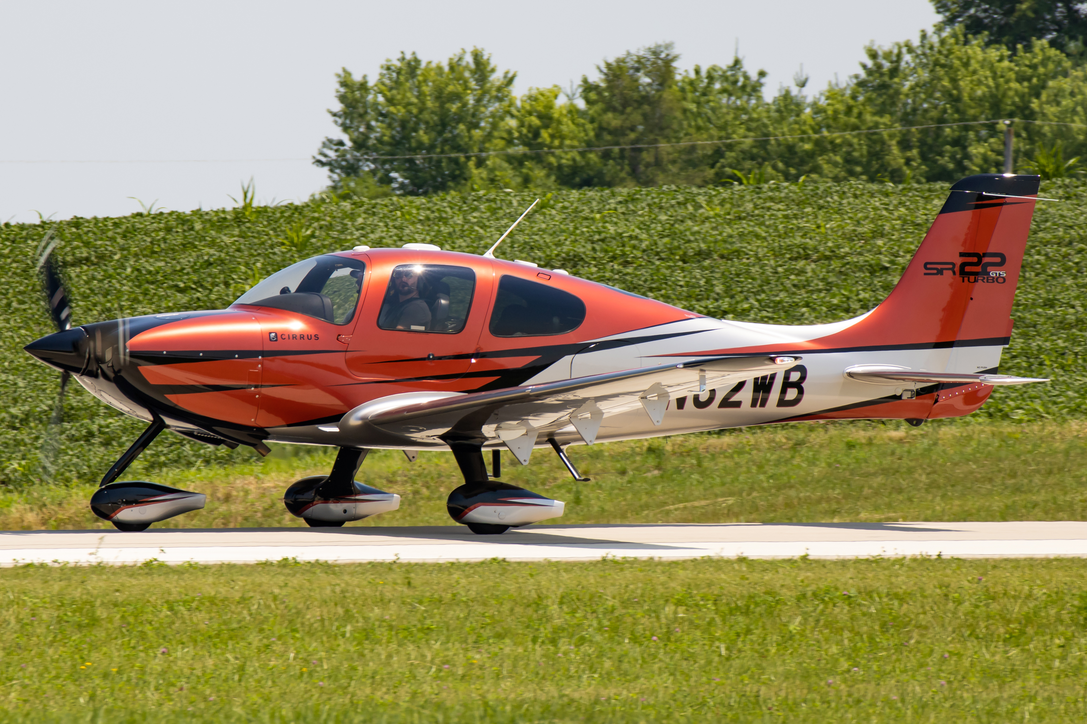 Full size: PRIVATE Cirrus SR-22 N32WB at Waverly Municipal Airport