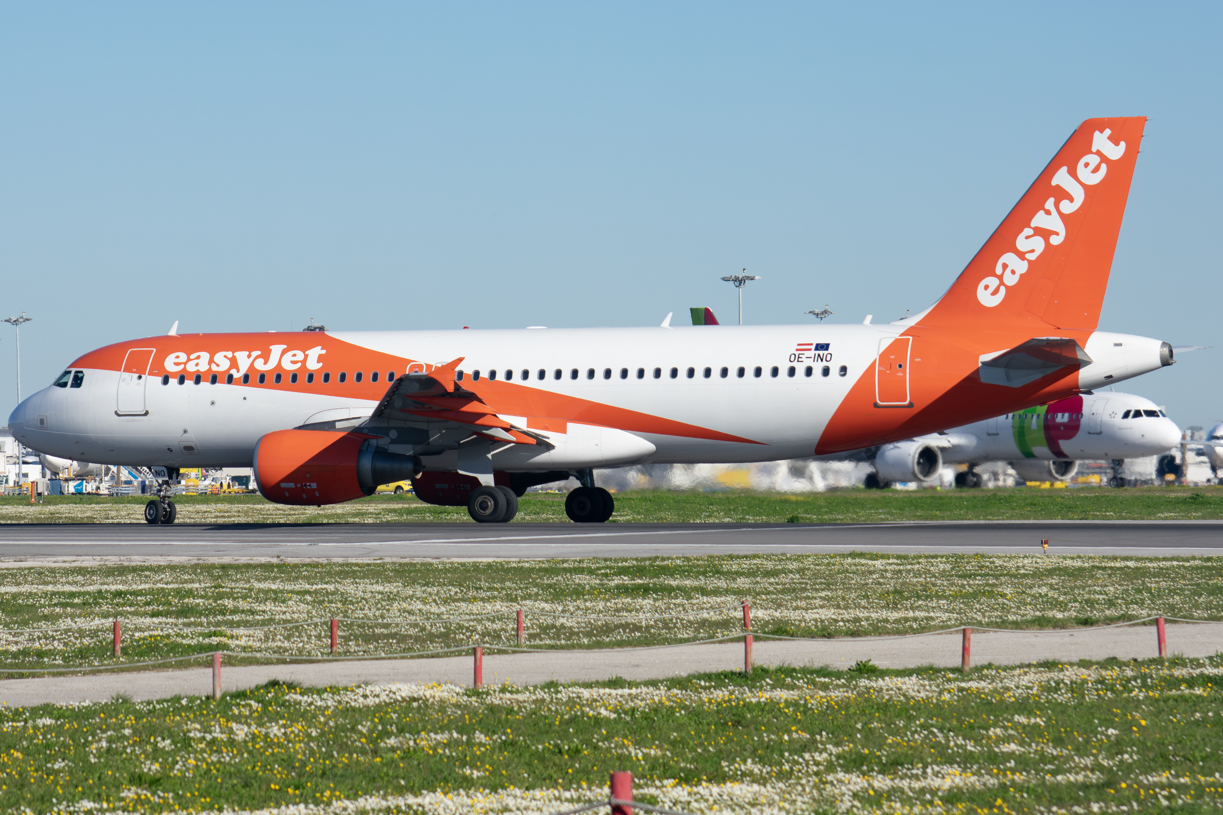 Full size: EasyJet Airbus A320 OE-IND at Lisbon Humberto Delgado Airport