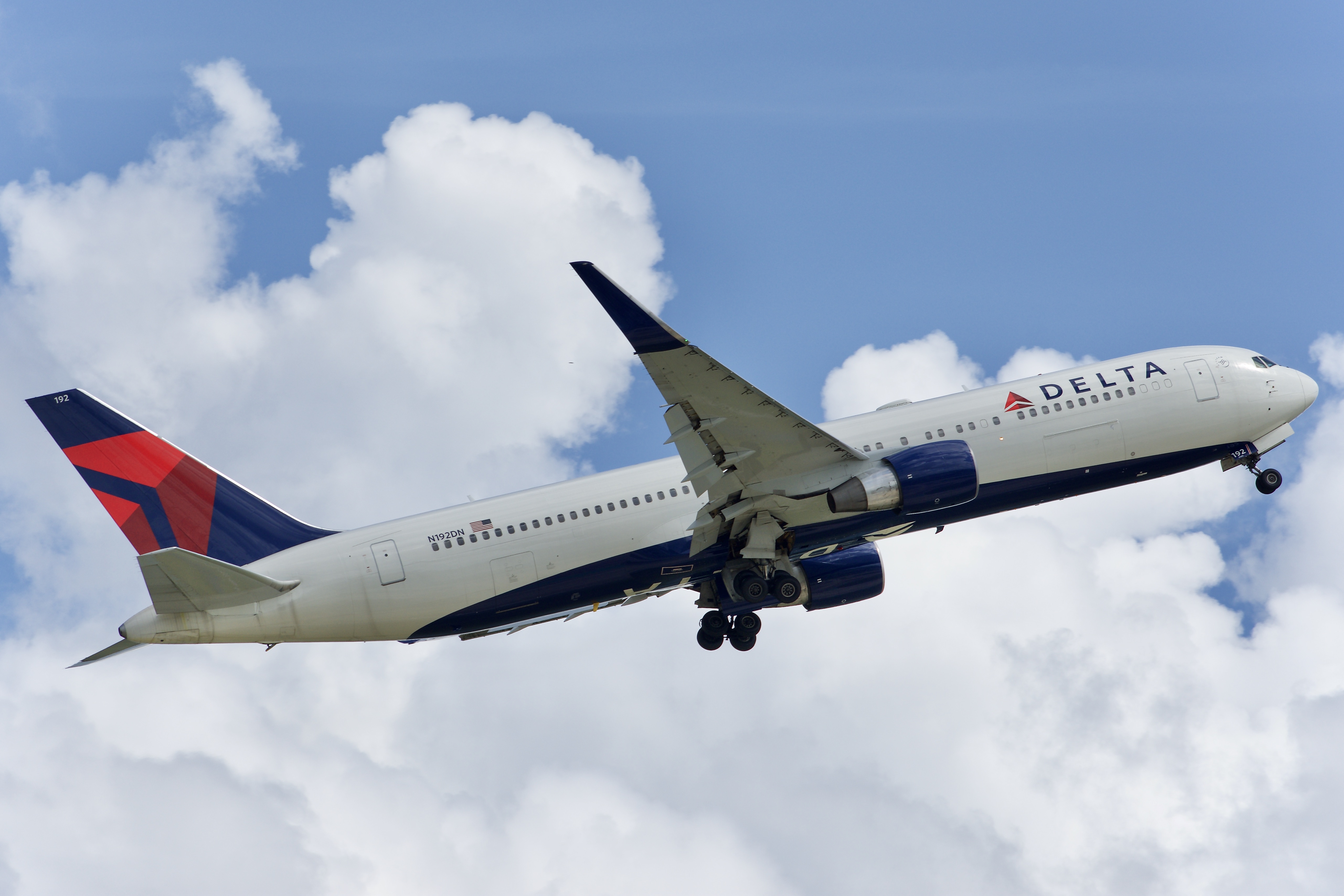 Full size: Delta Airlines Boeing 767-300ER N192DN at Orlando International Airport
