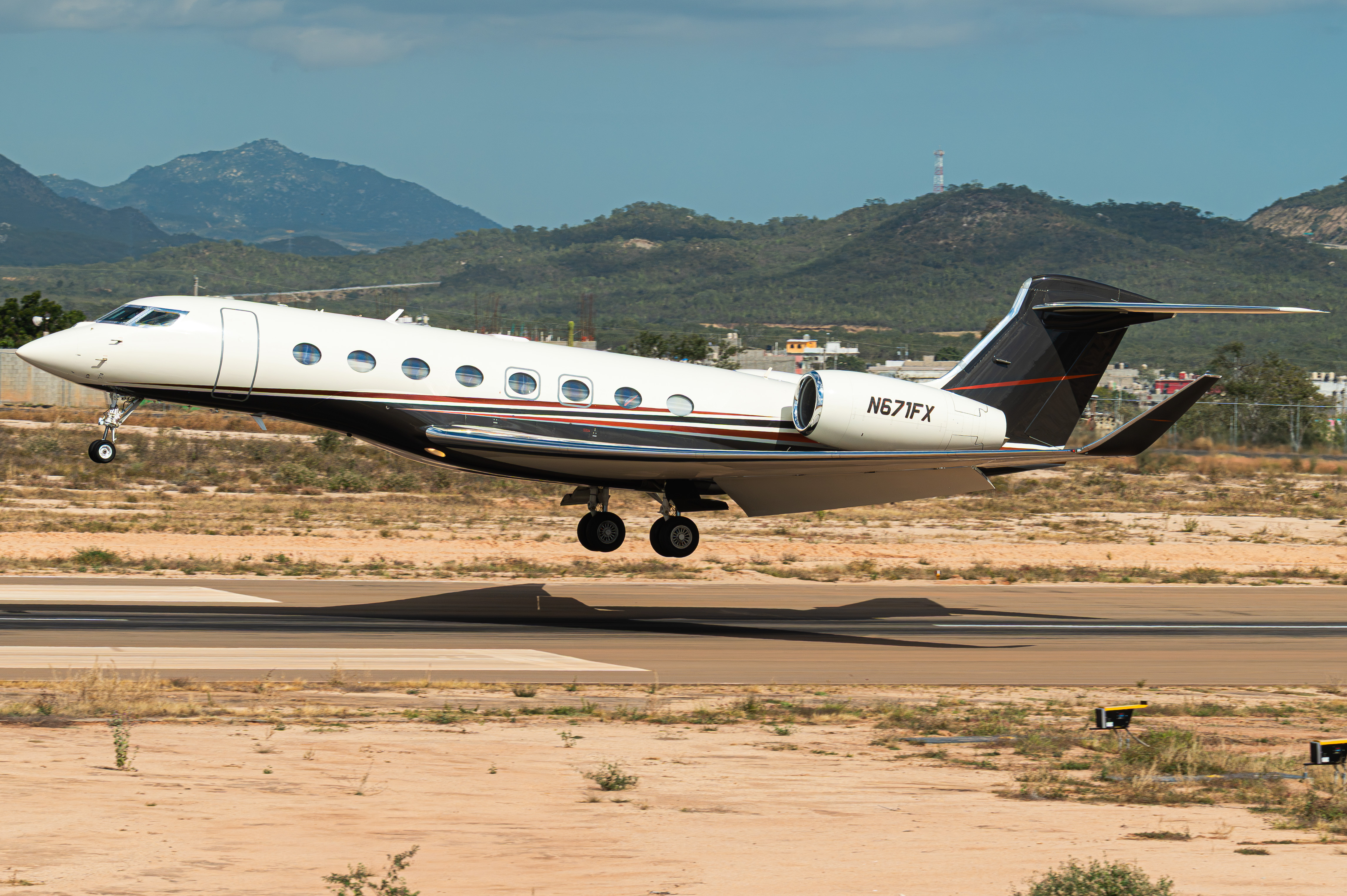 Full size: FlexJet Gulfstream G650 N671FX at Aeropuerto de Cabo San Lucas Internacional