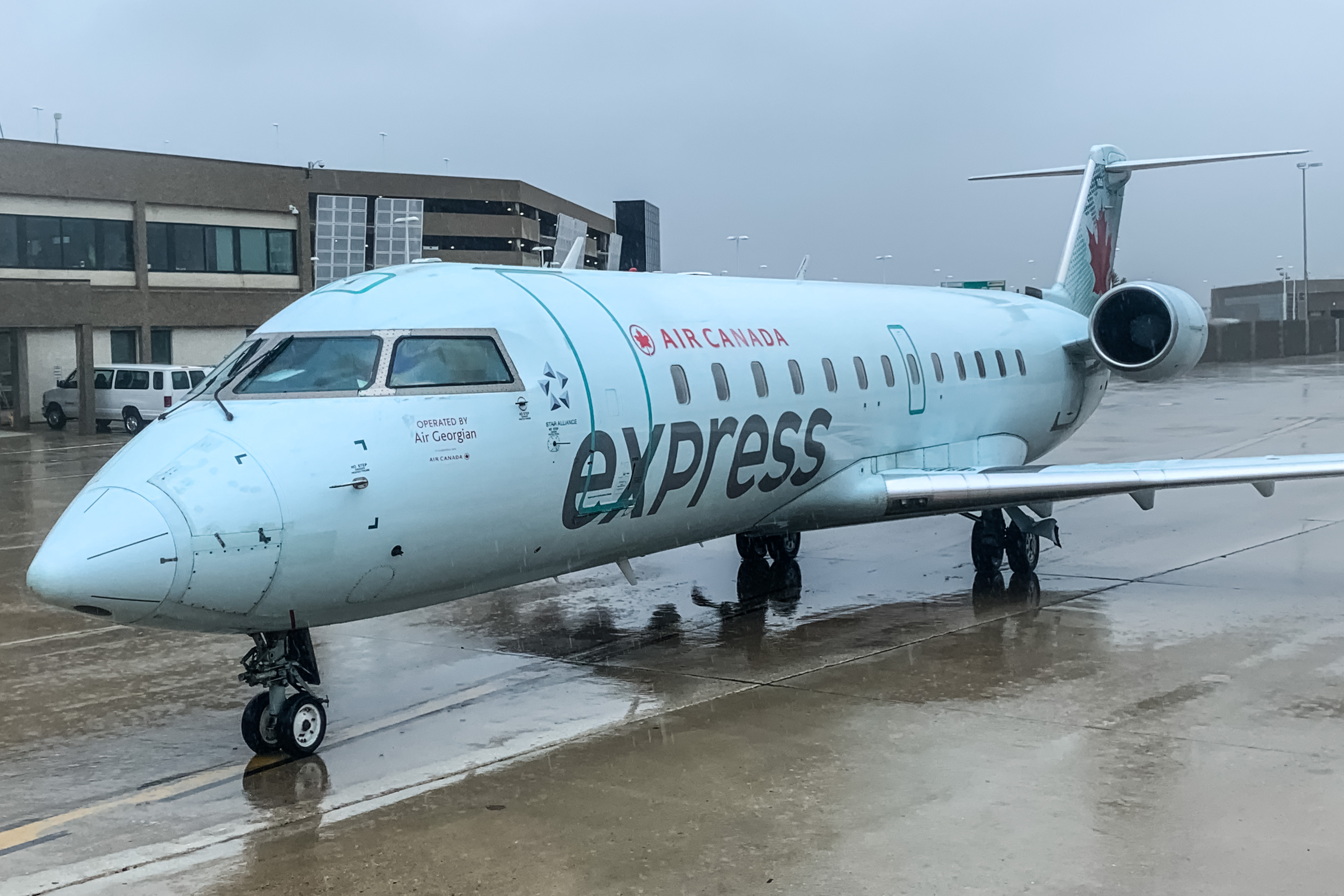 Full size: Air Canada Express Bombardier CRJ-200ER C-GTJA at General Mitchell International Airport