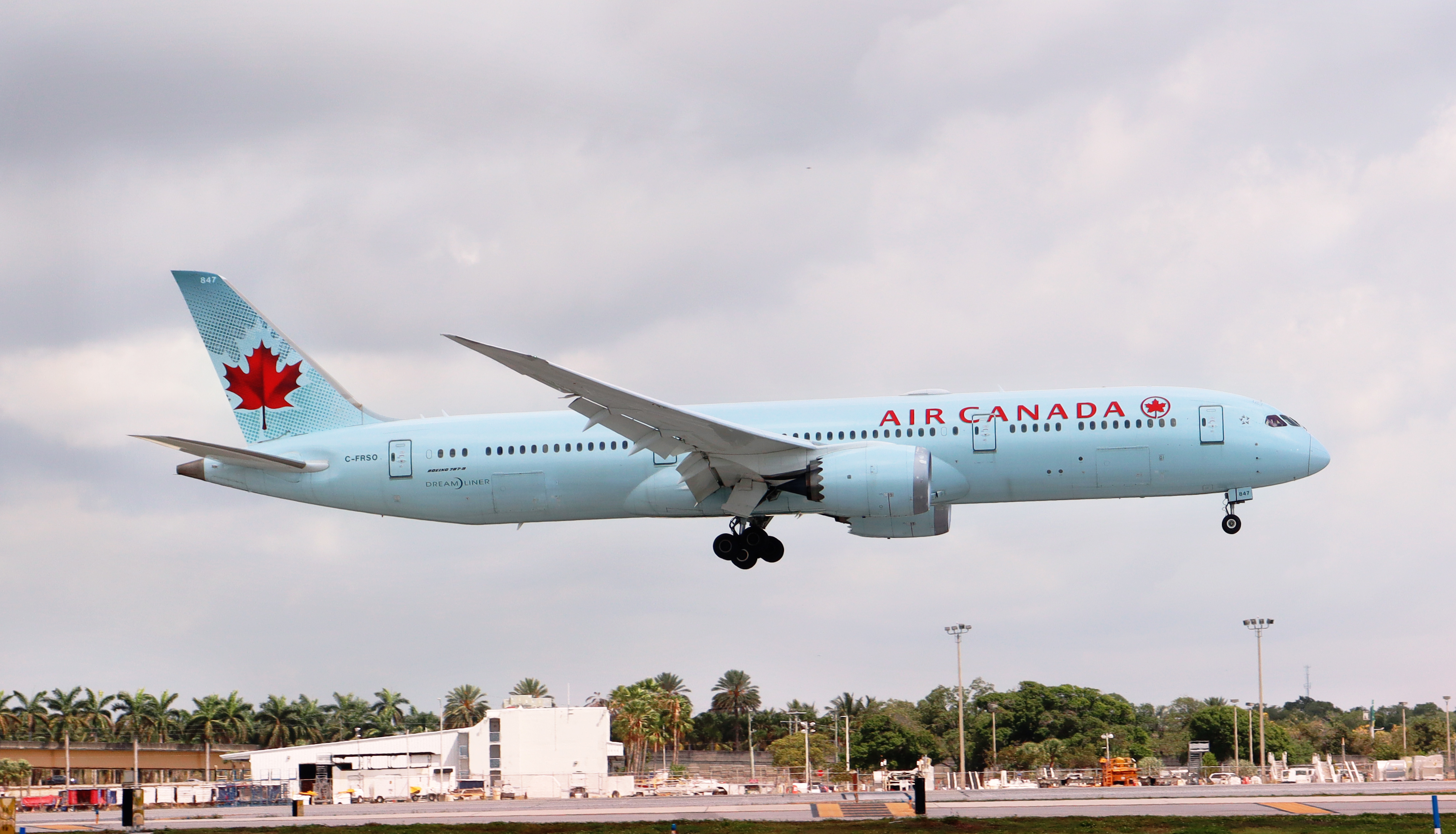Full size: Air Canada Boeing 787-9 C-FRSO at Fort Lauderdale/Hollywood International Airport