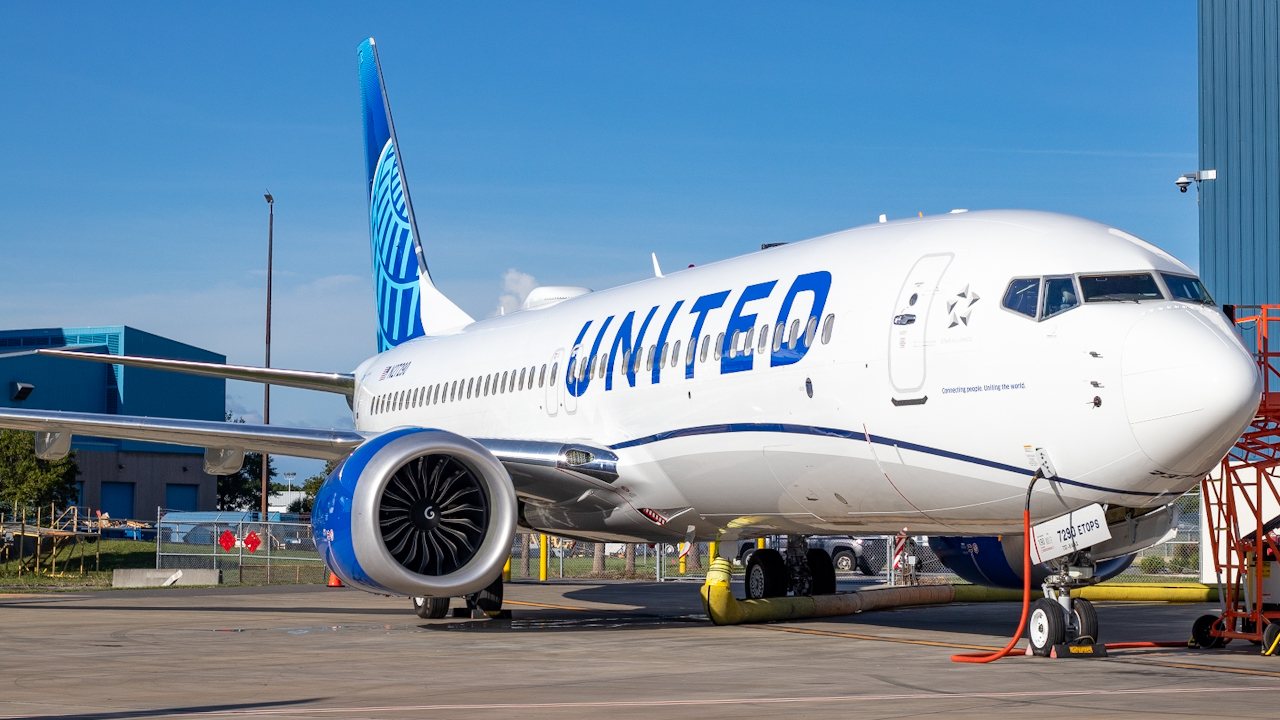 Full size: United Airlines Boeing 737 MAX 8 N27290 at Tampa International Airport