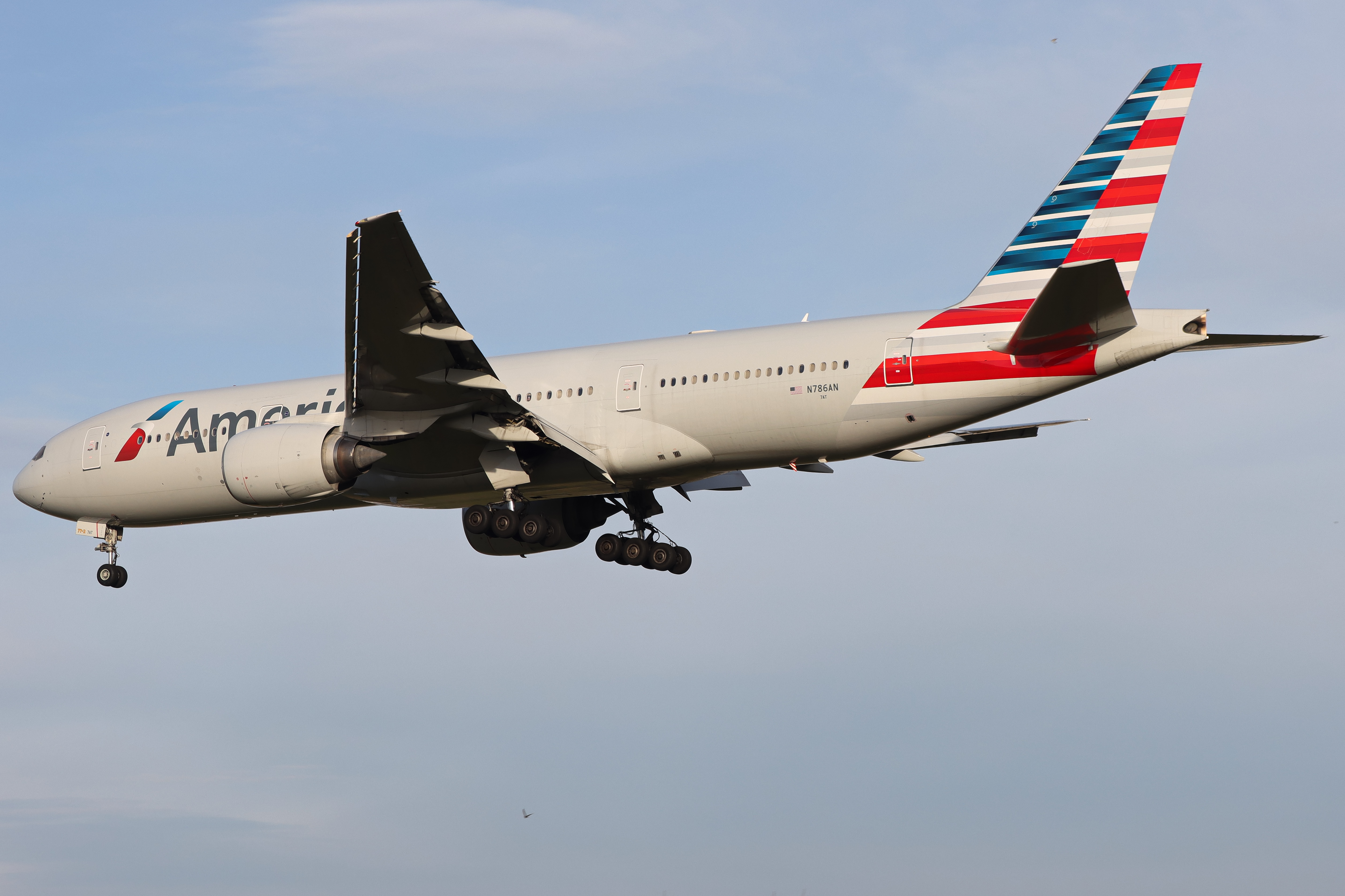 Full size: American Airlines  B772 N786AN at London Heathrow International Airport
