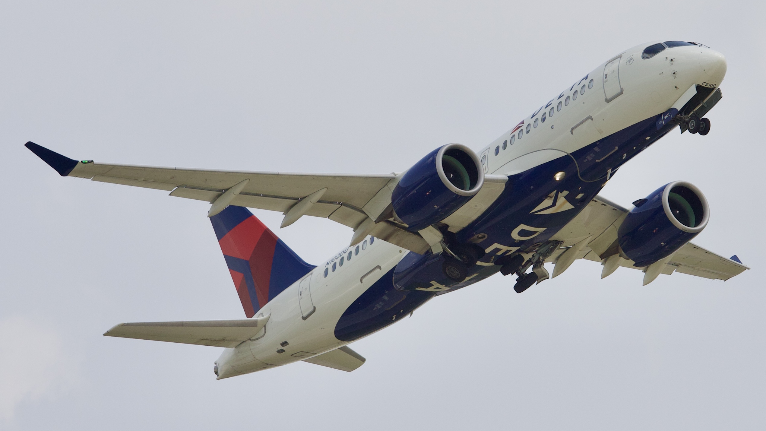 Full size: Delta Airlines Airbus A220-100 N102DU at Houston-George Bush Intercontinental Airport