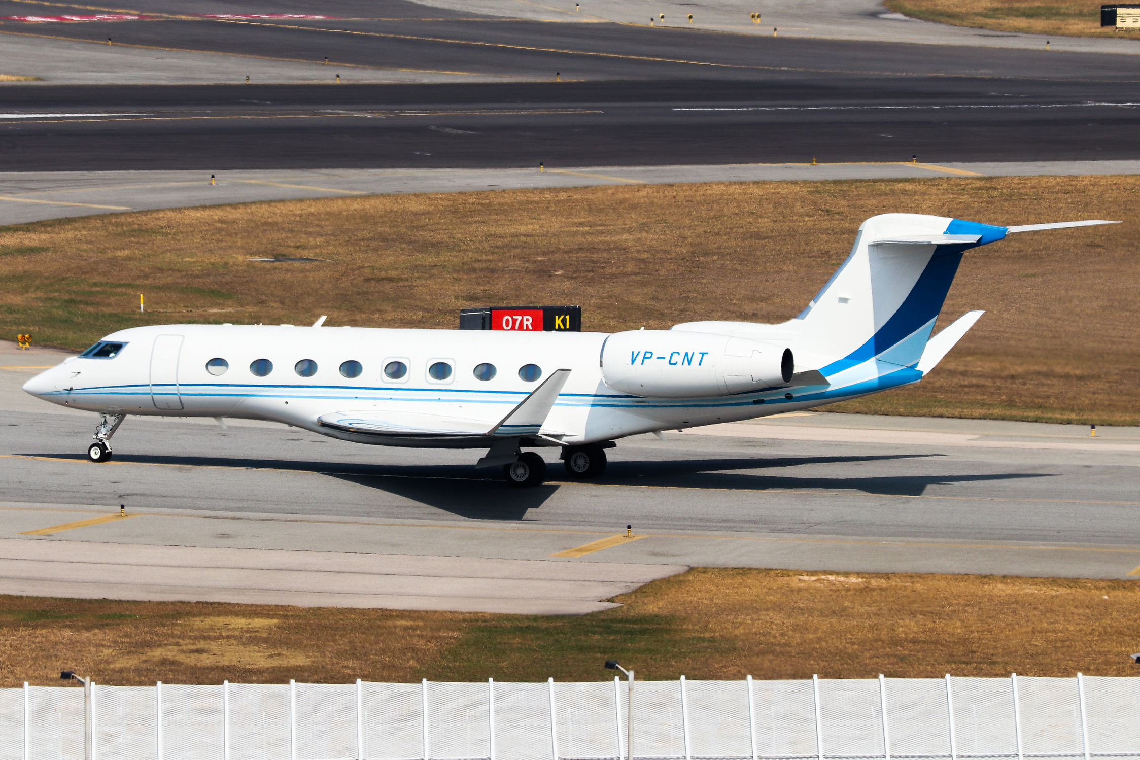 Full size: PRIVATE Gulfstream G650ER VP-CNT at Hong Kong International Airport