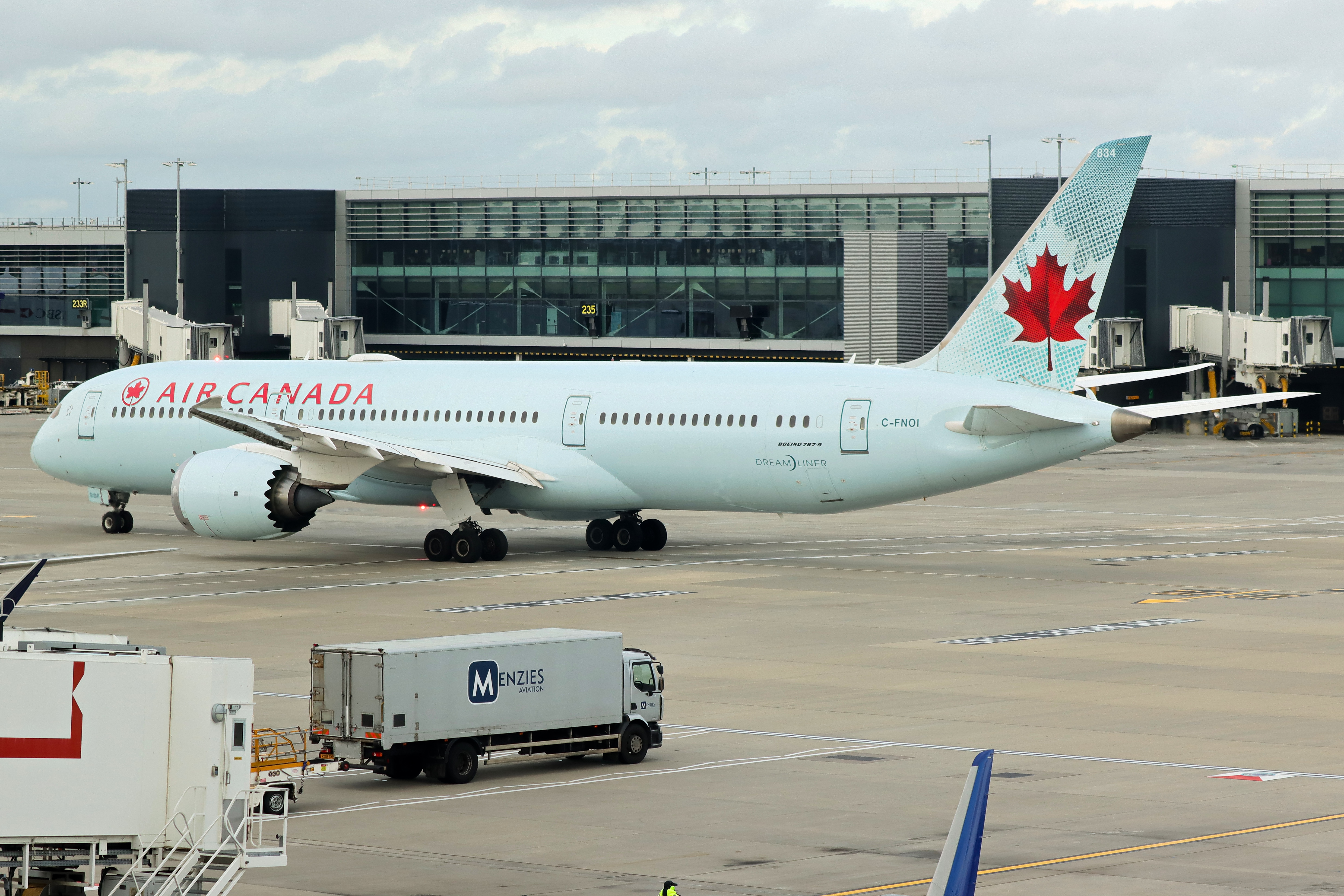 Full size: Air Canada Boeing 787-9 C-FNOI at London Heathrow International Airport