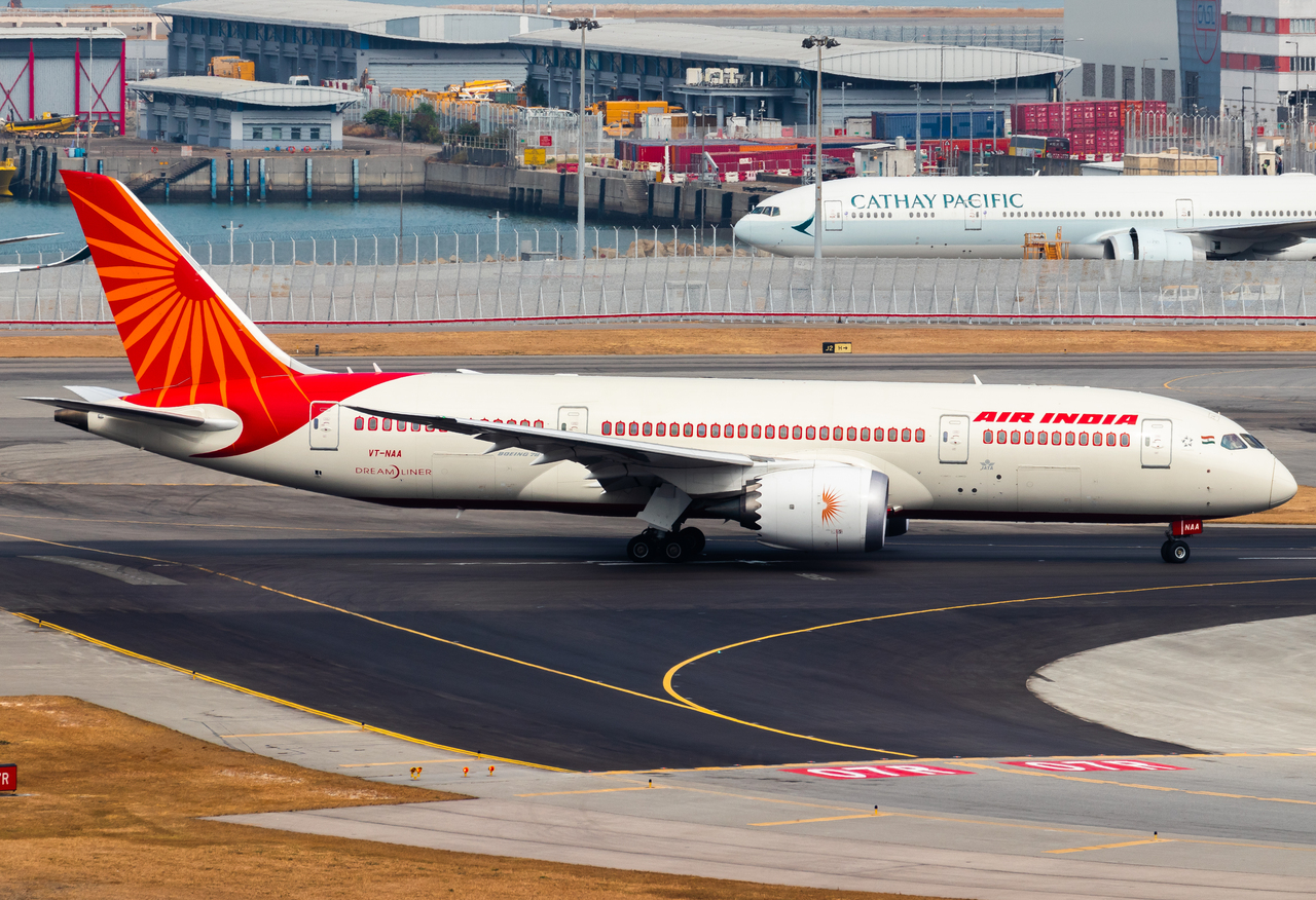 Full size: Air India Boeing 787-8 VT-NAA at Hong Kong International Airport