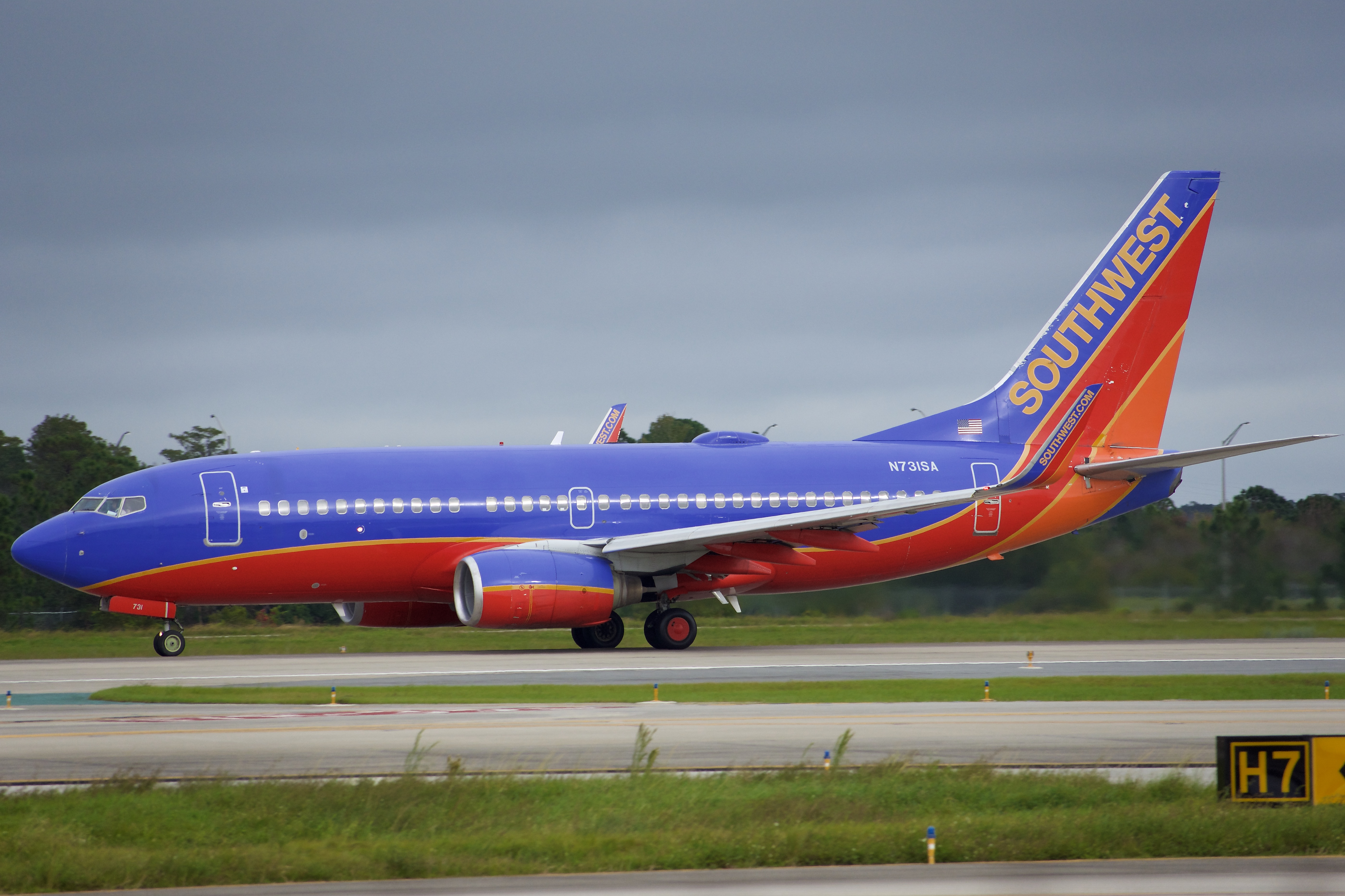 Full size: Southwest Airlines Boeing 737-700 N731SA at Orlando International Airport