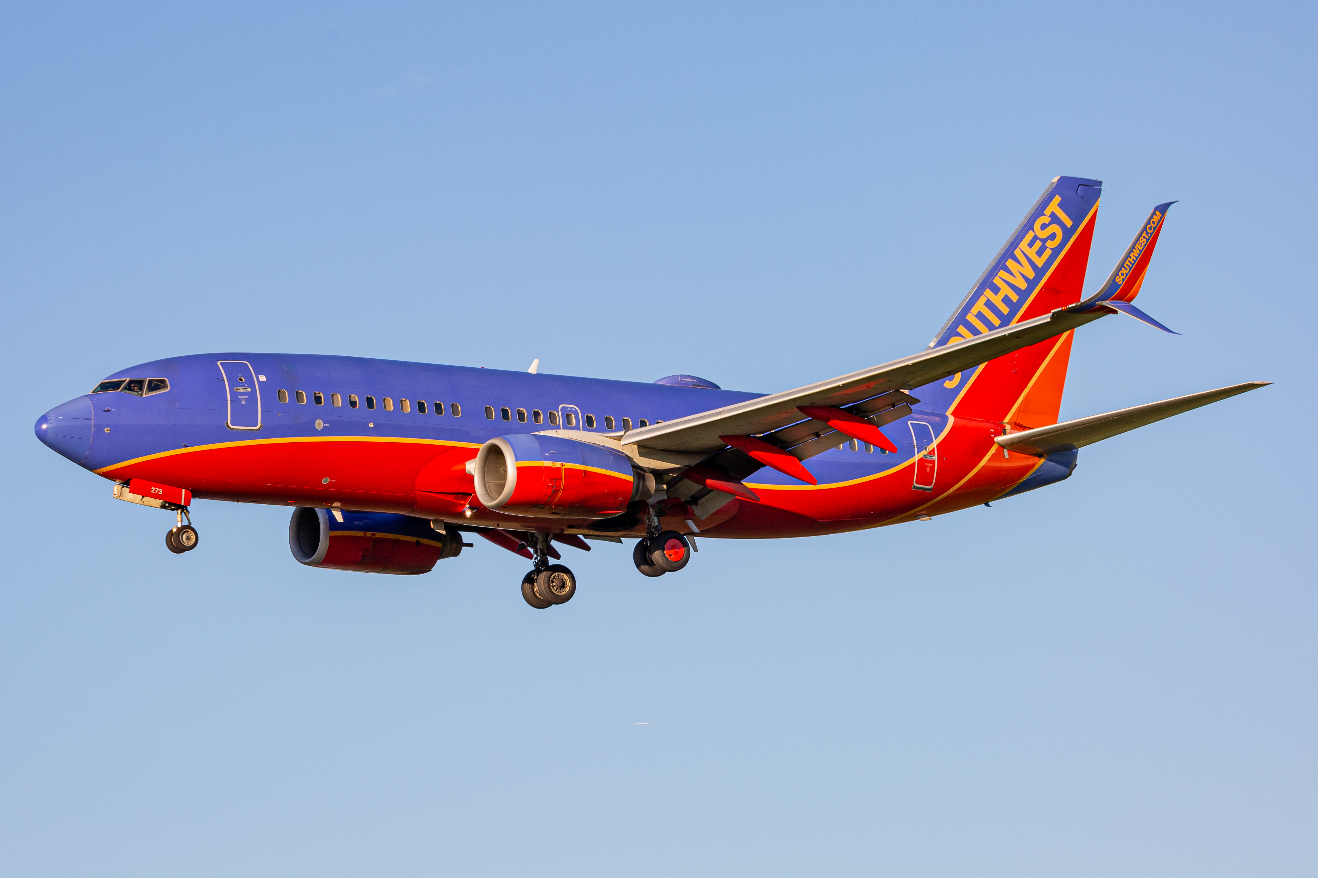 Full size: Southwest Airlines Boeing 737-700 N273WN at Baltimore/Washington International Thurgood Marshall Airport