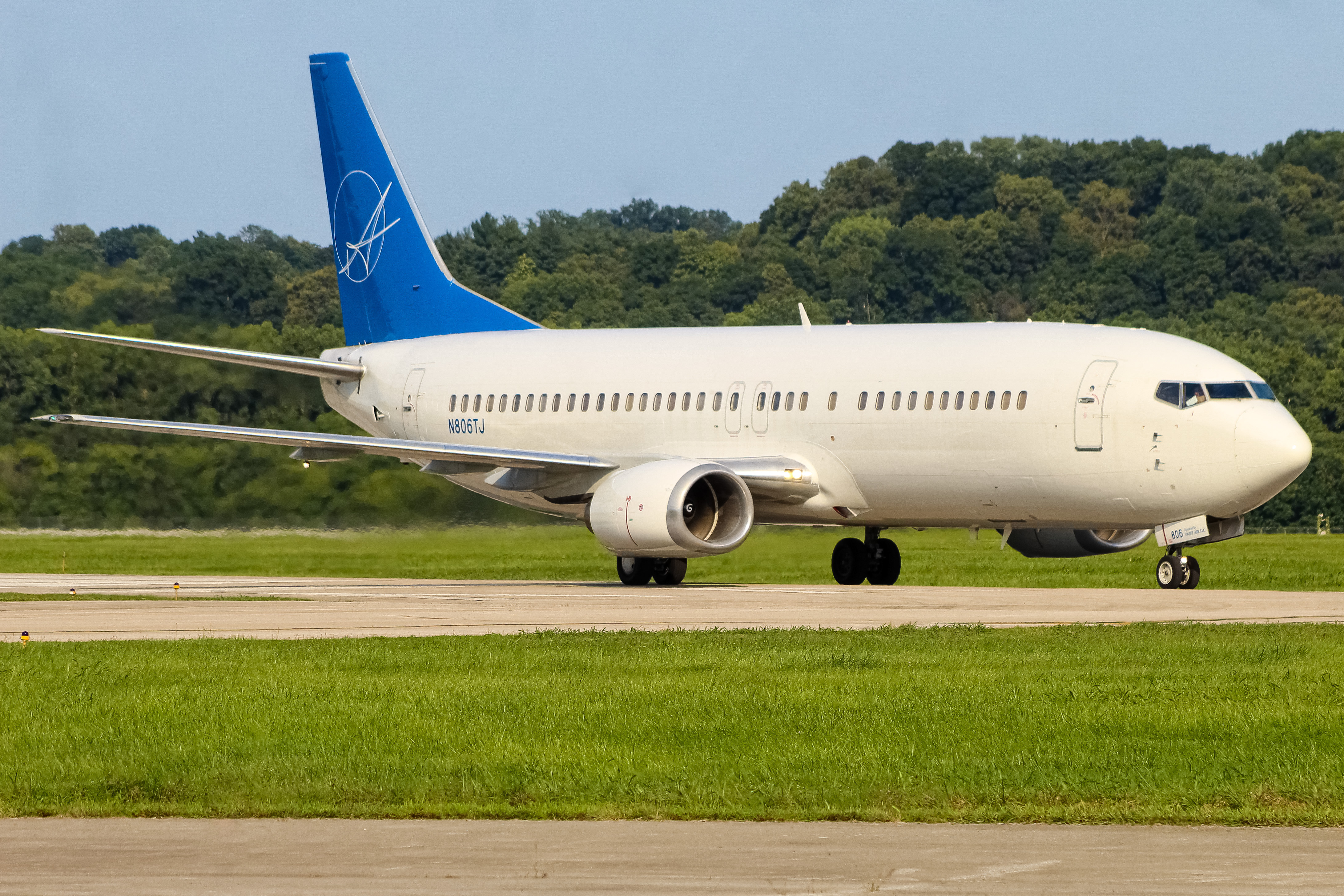 Full size: iAero Airways Boeing 737-400 N806TJ at Cincinnati Municipal Airport/Lunken Field