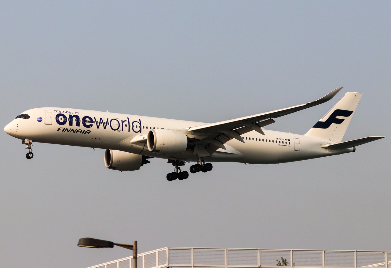Full size: Finnair Airbus A350-900 OH-LWB at Hong Kong International Airport