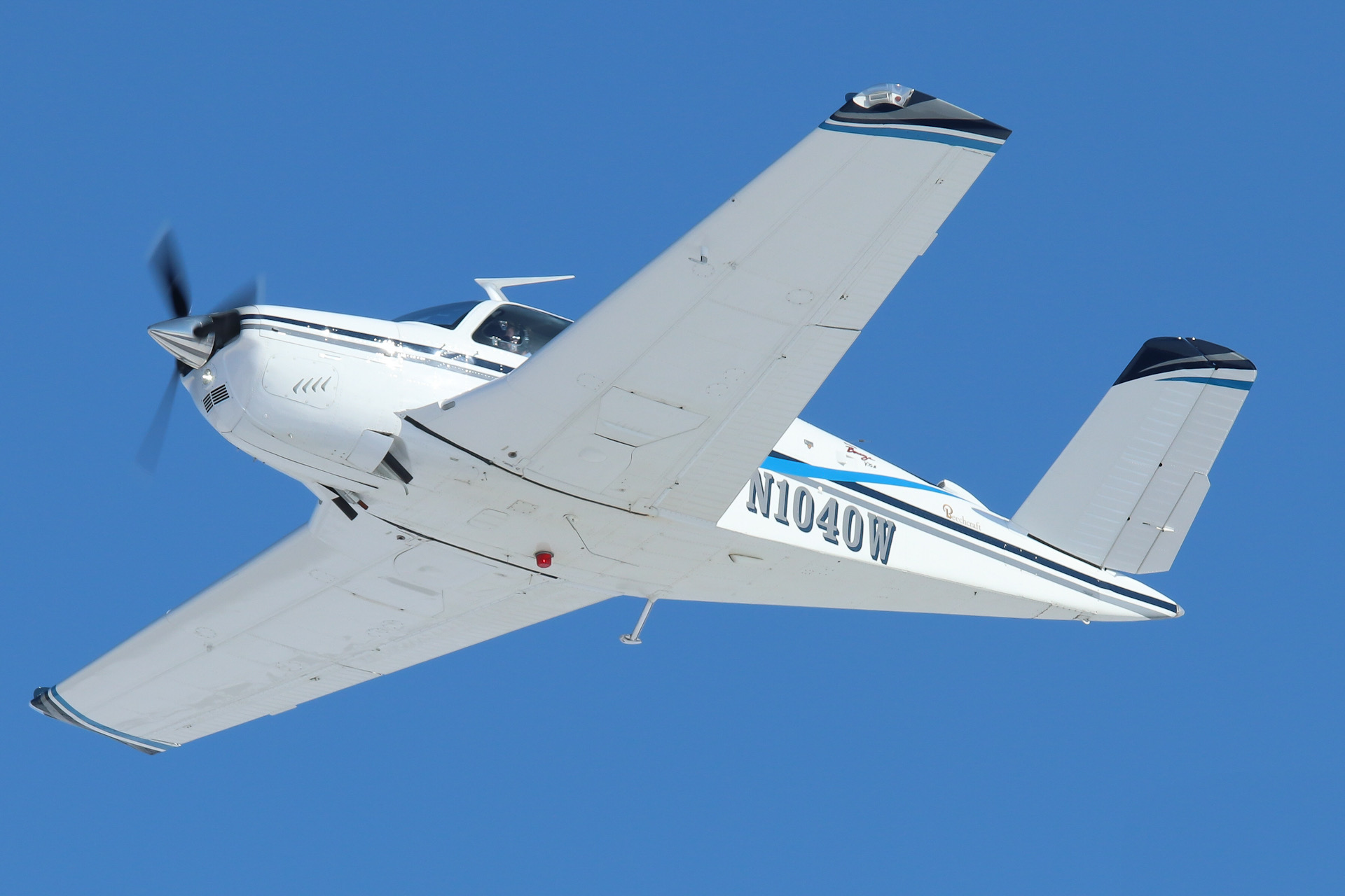 Full size: PRIVATE Beechcraft 35 Bonanza  N1040W at York Airport