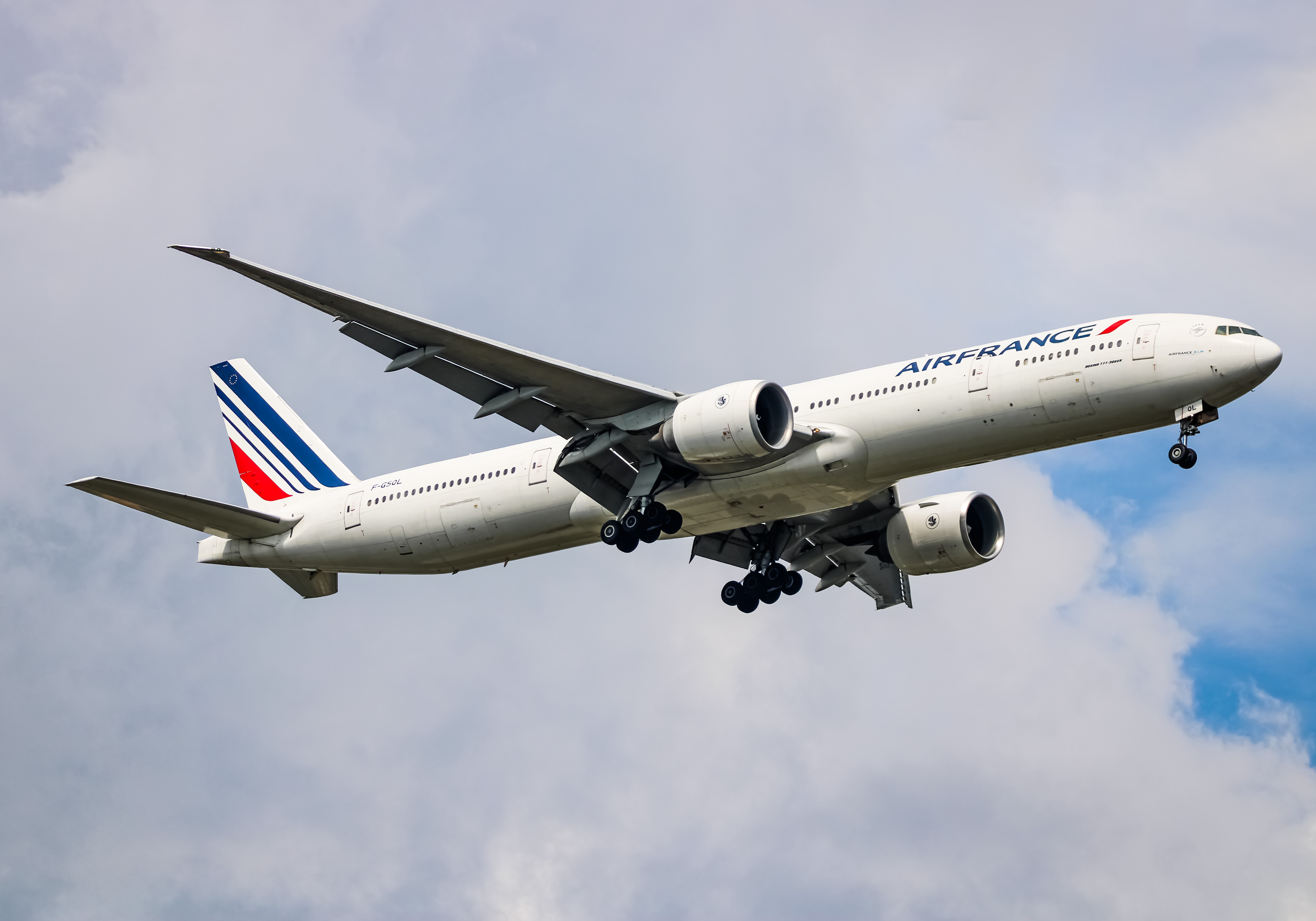 Full size: Air France Boeing 777-328ER F-GSQL at Washington Dulles International Airport