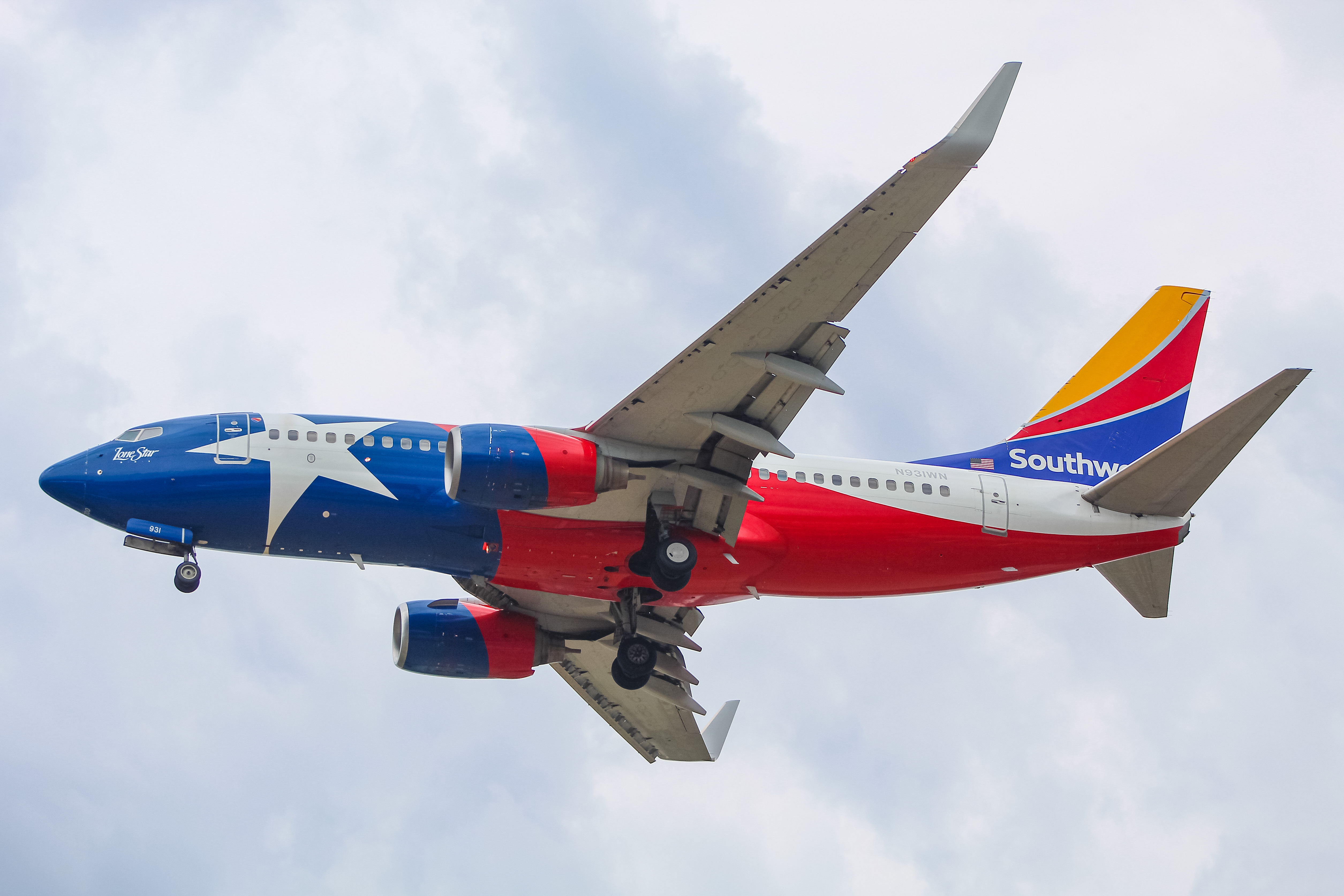 Full size: Southwest Airlines Boeing 737-700 N931WN at General Mitchell International Airport