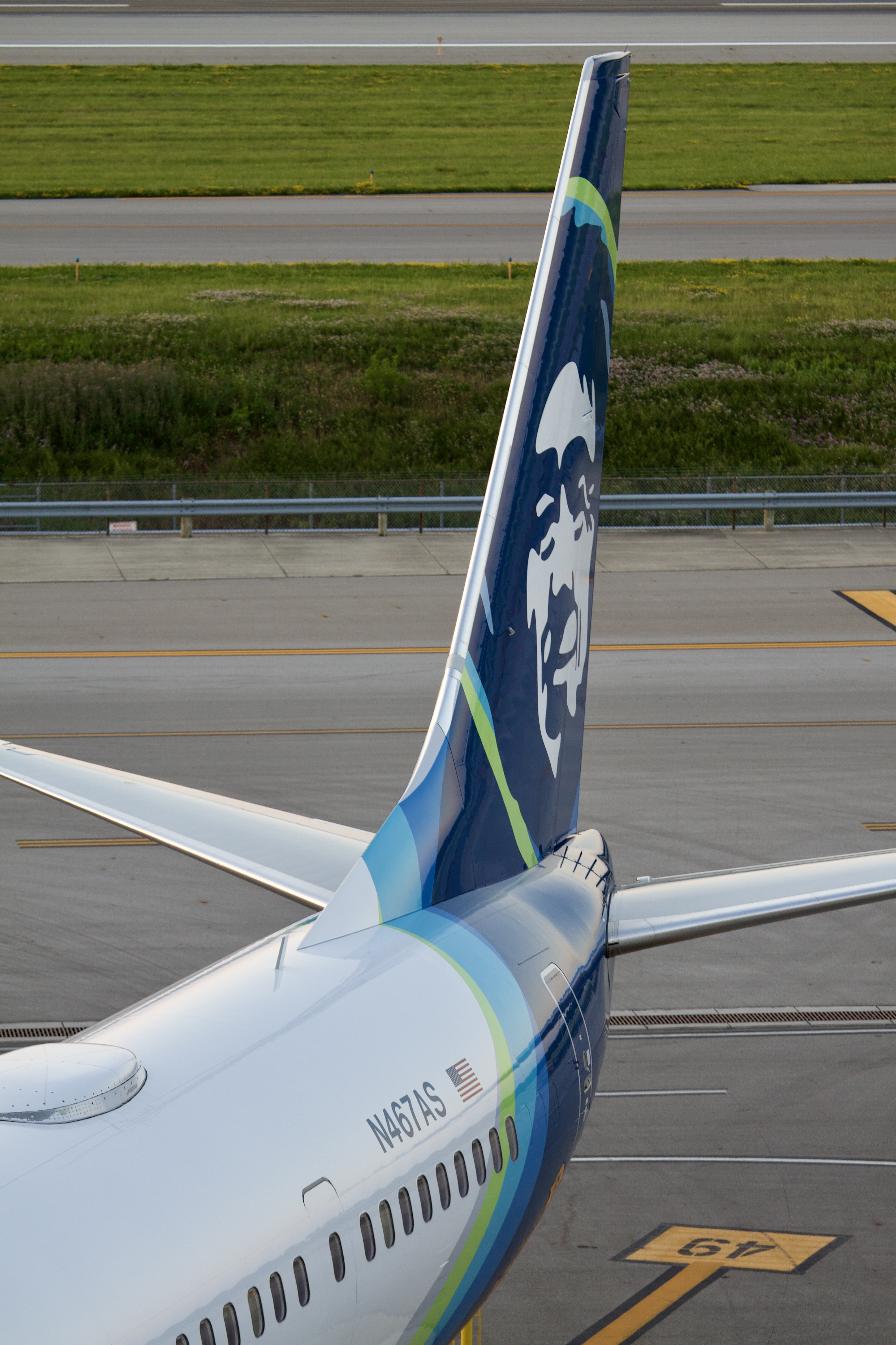 Full size: Alaska Airlines Boeing 737-900ER N467AS at John Glenn Columbus International Airport