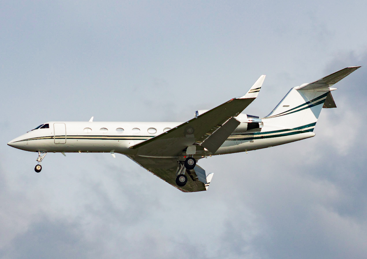 Full size: PRIVATE Gulfstream IV N412JD at Tampa International Airport