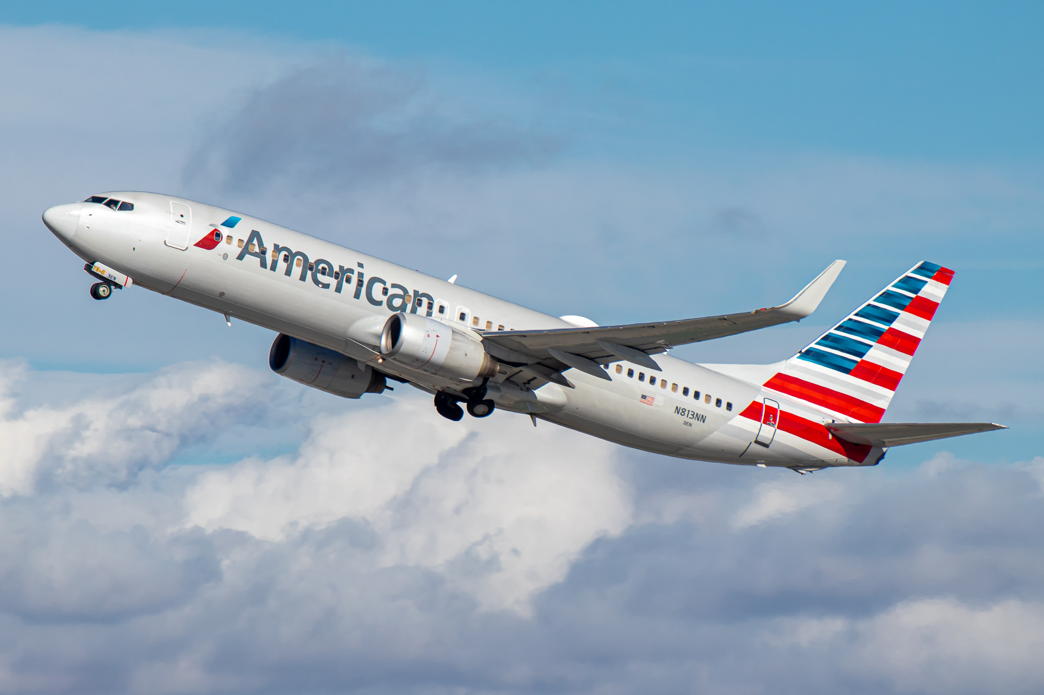 Full size: American Airlines Boeing 737-800 N813NN at Los Angeles International Airport