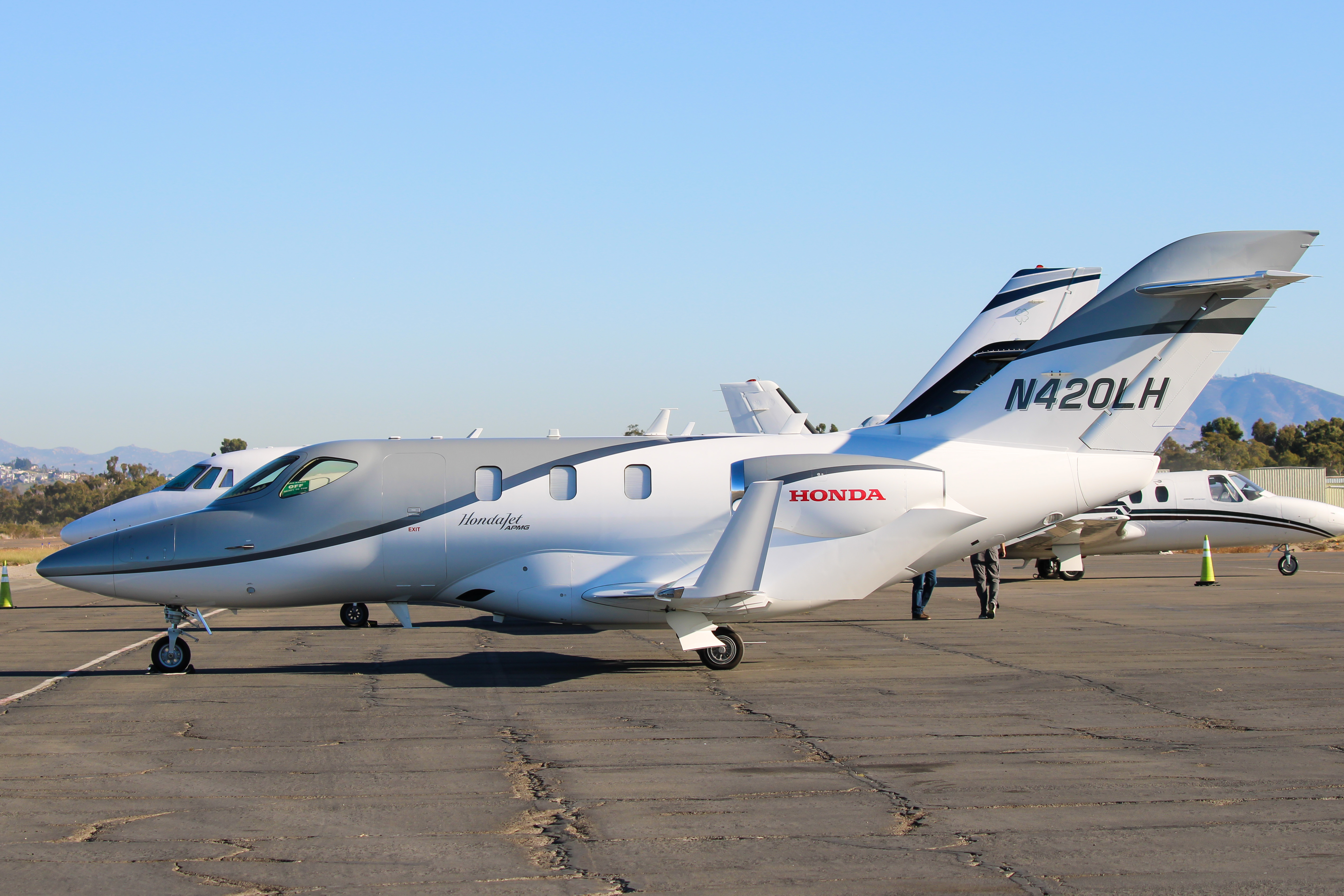 Full size: PRIVATE Honda HA-420 HondaJet N420LH at Montgomery-Gibbs Executive Airport