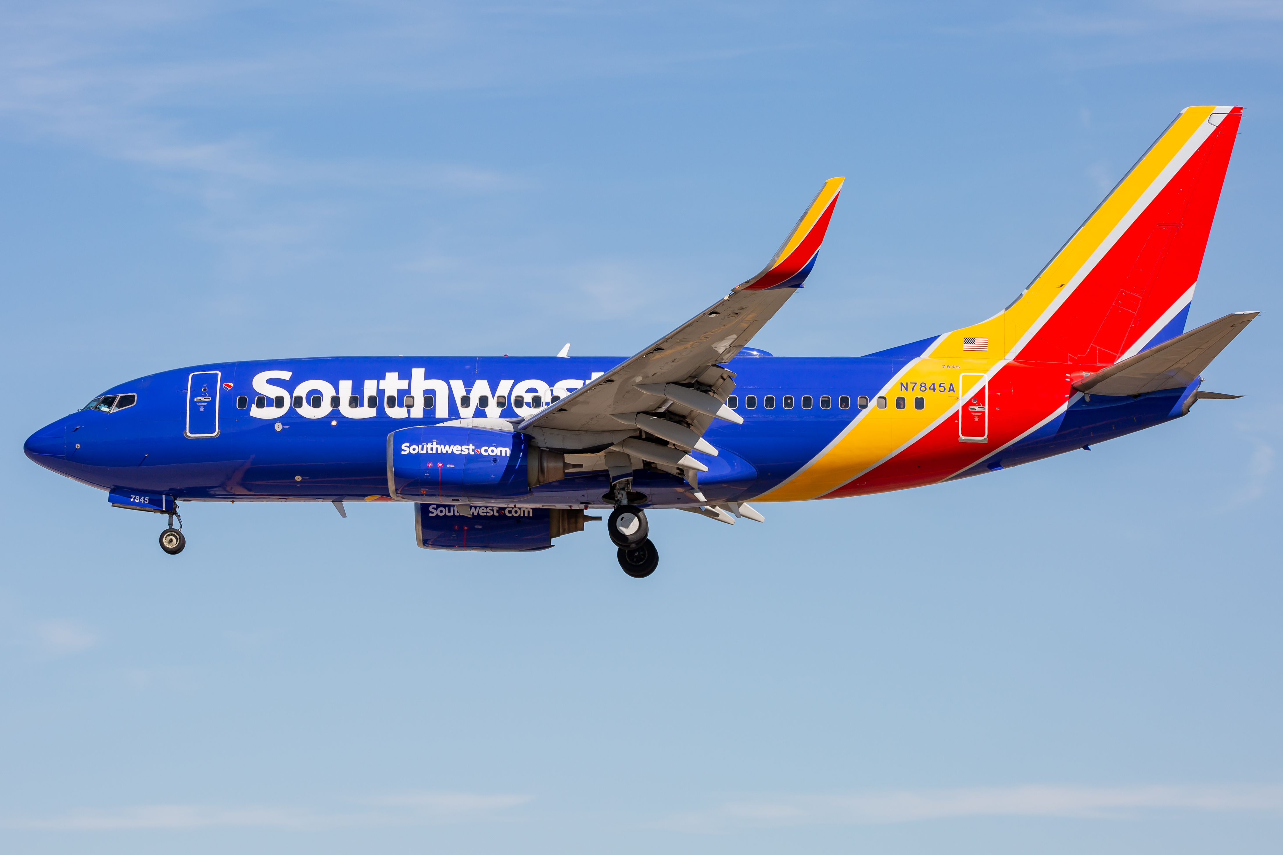 Full size: Southwest Airlines Boeing 737-700 N7845A at Baltimore/Washington International Thurgood Marshall Airport