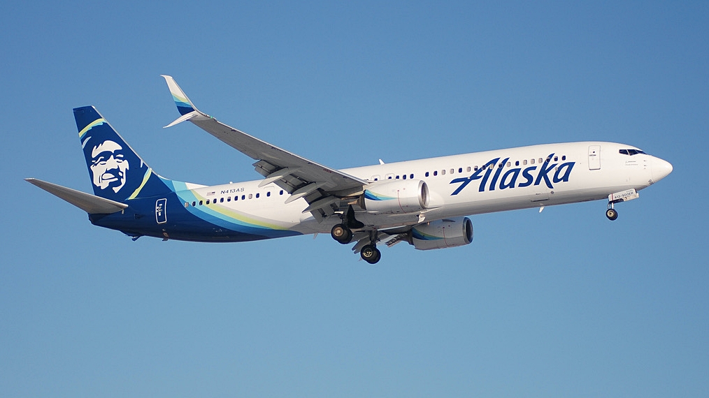 Full size: Alaska Airlines Boeing 737-900ER N413AS at Reno/Tahoe International Airport