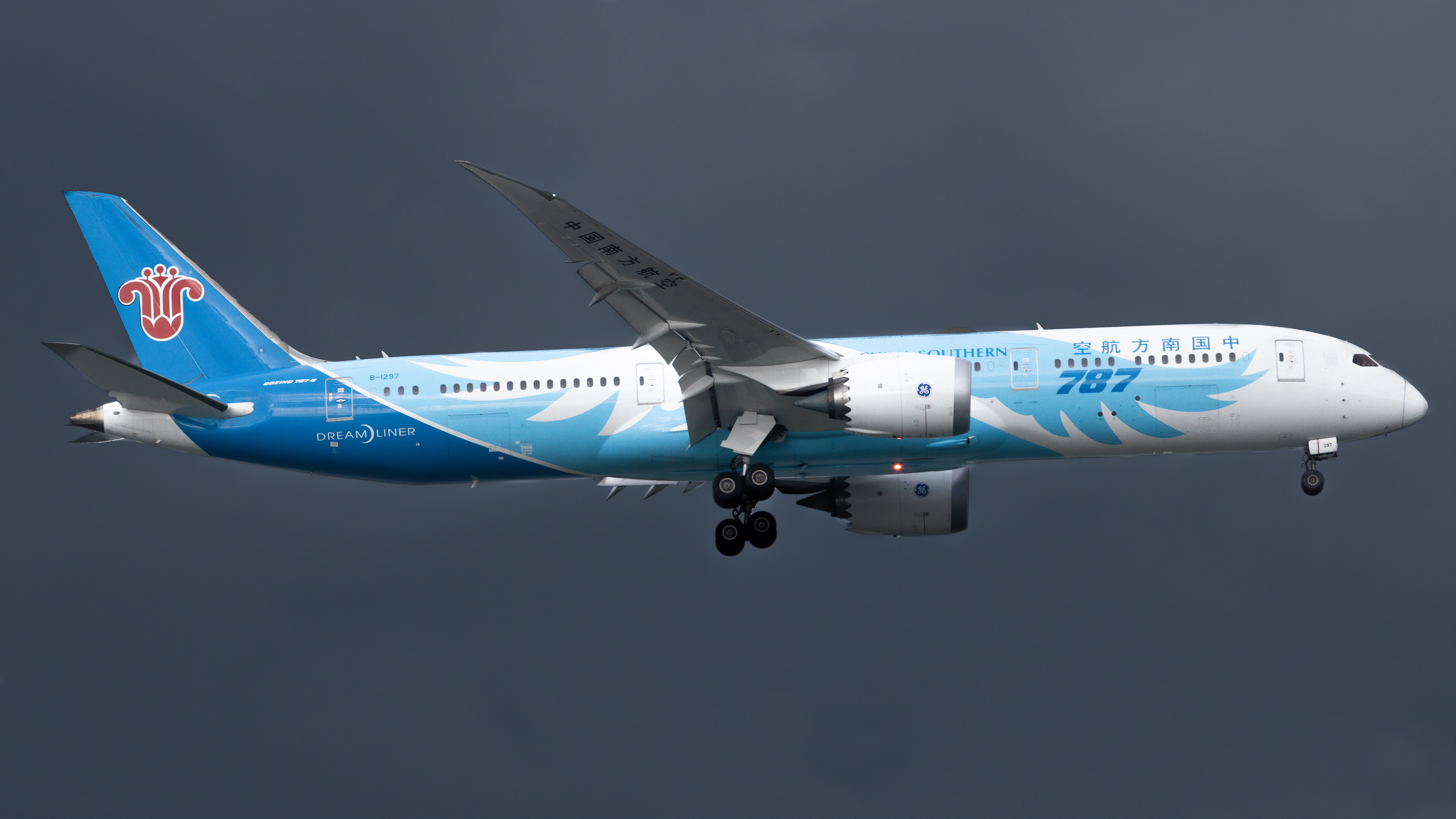Full size: China Southern Airlines Boeing 787-9 B-1297 at Singapore-Changi Airport