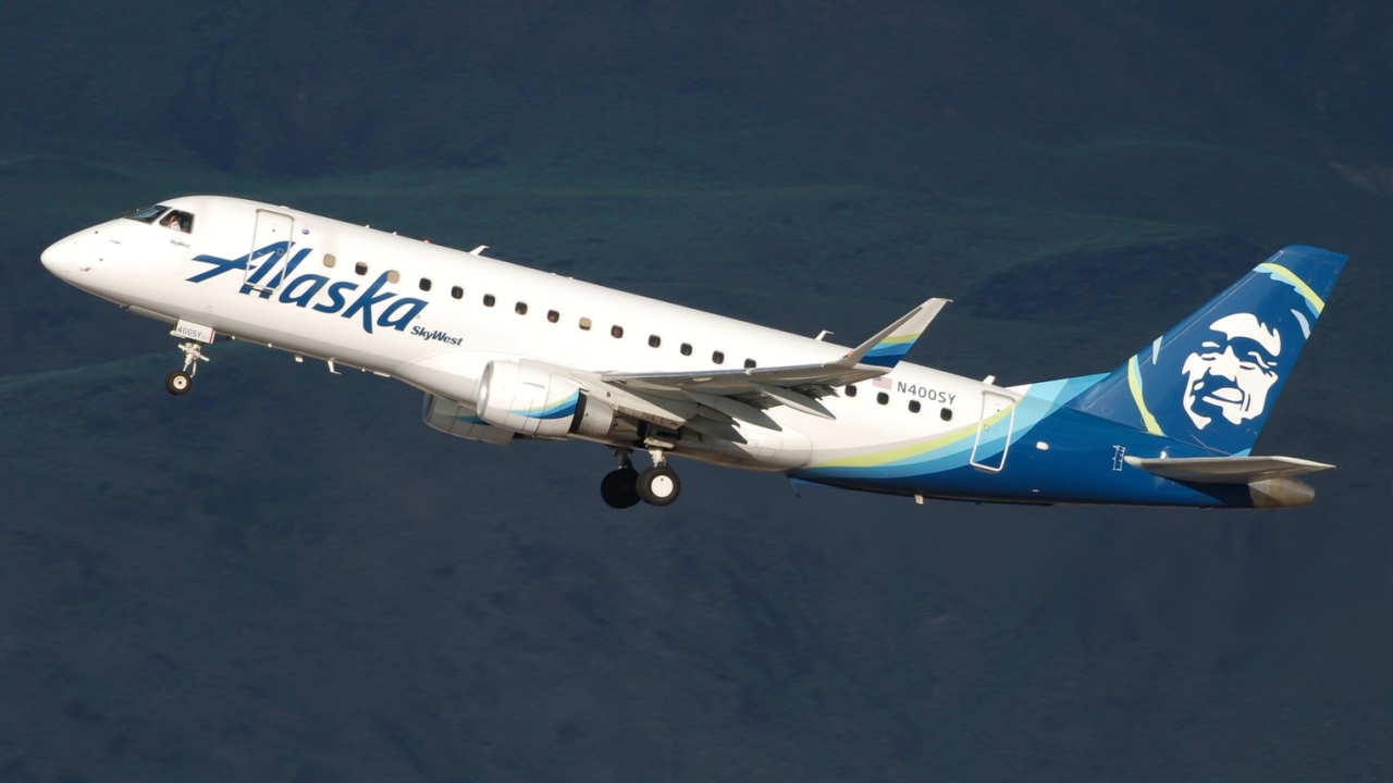 Full size: Alaska Airlines Embraer E175 N400SY at Reno/Tahoe International Airport