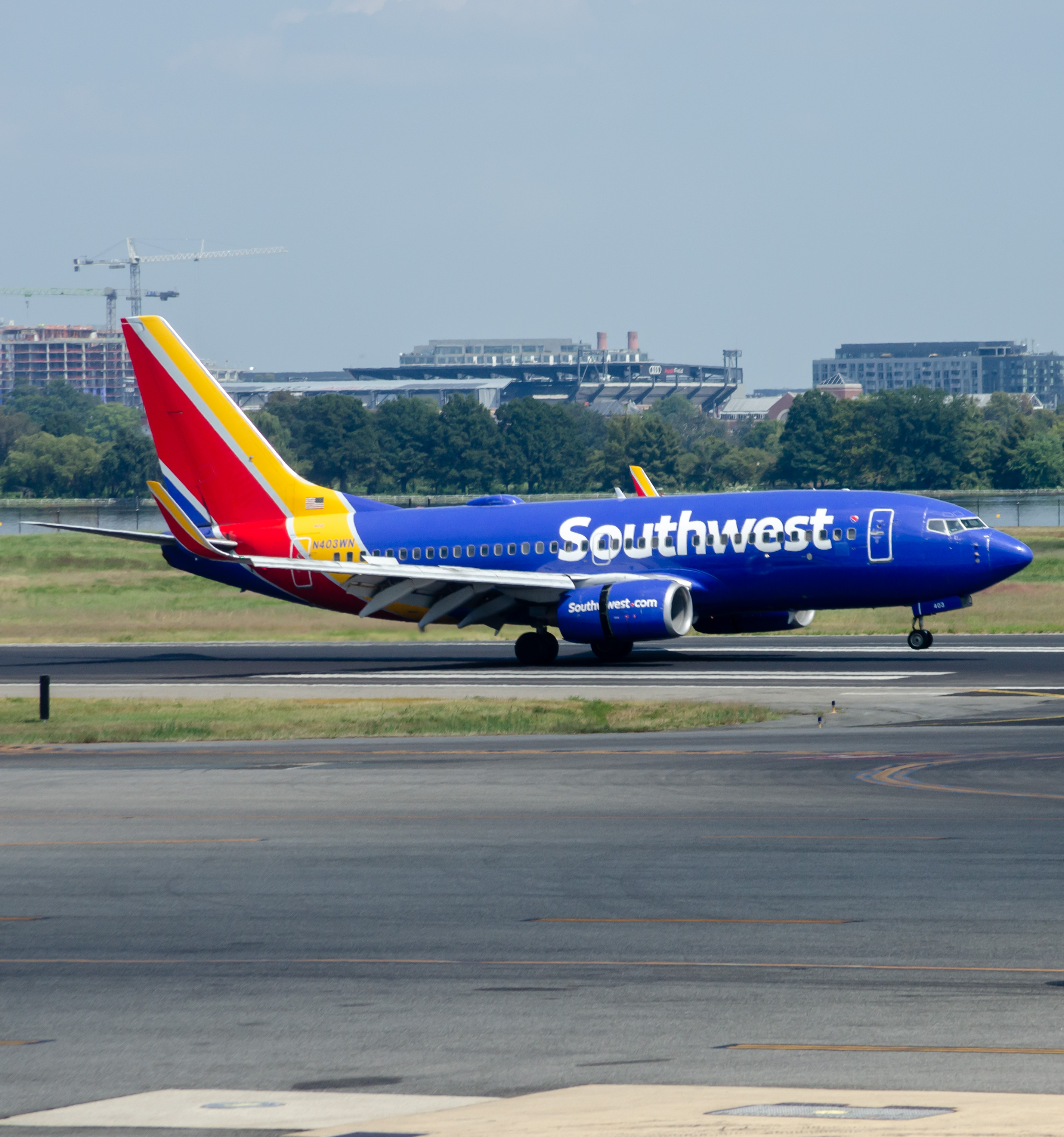 Full size: Southwest Airlines Boeing 737-700 N403WN at Ronald Reagan National Airport