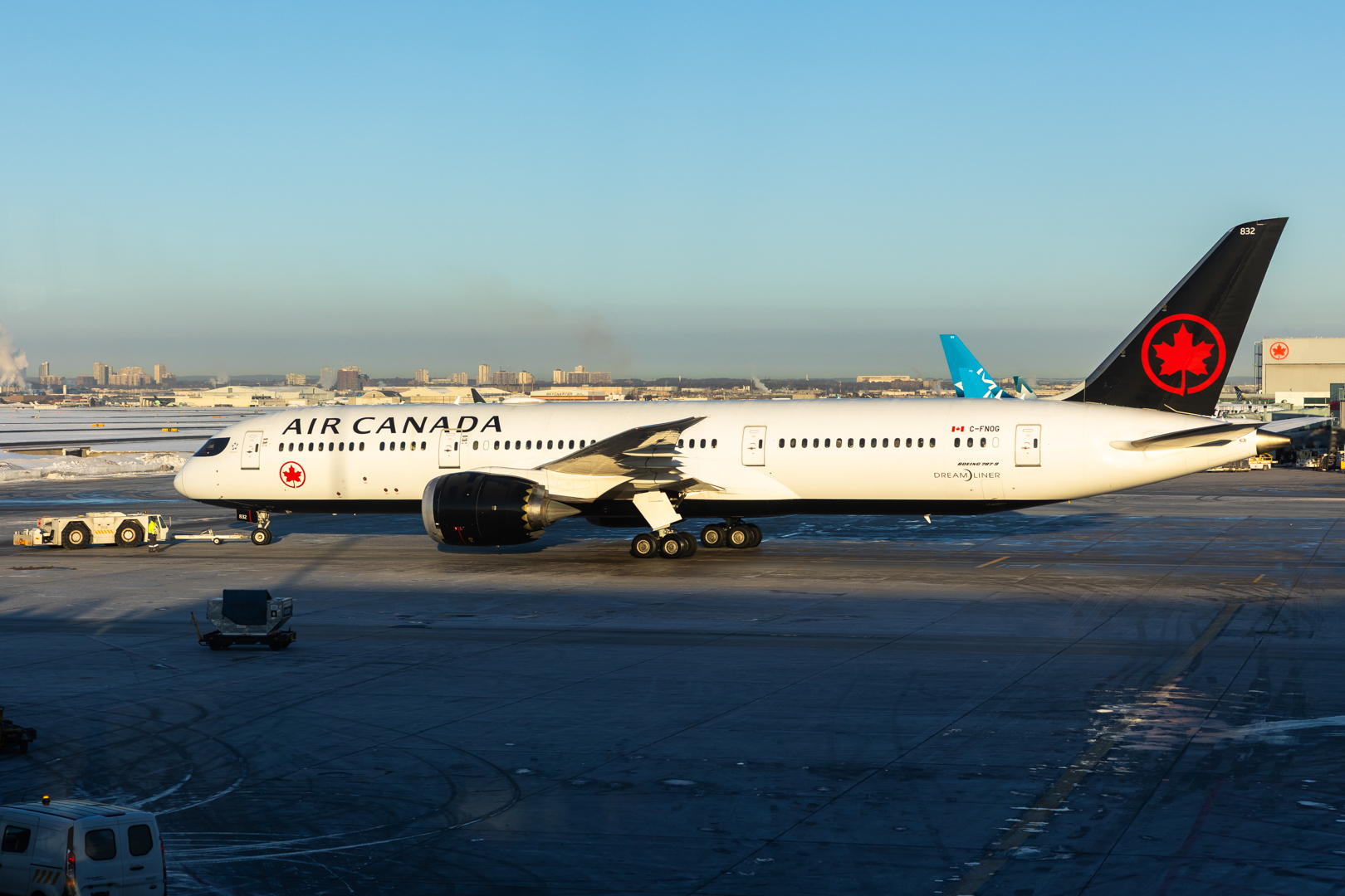 Full size: Air Canada Boeing 787-9 C-FNOG at Lester B Pearson International Airport