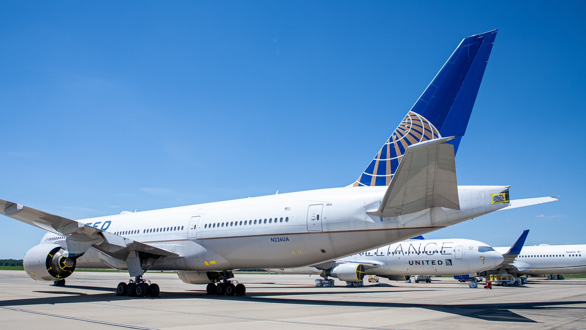 Full size: United Airlines Boeing 777-200ER N226UA at Washington Dulles International Airport