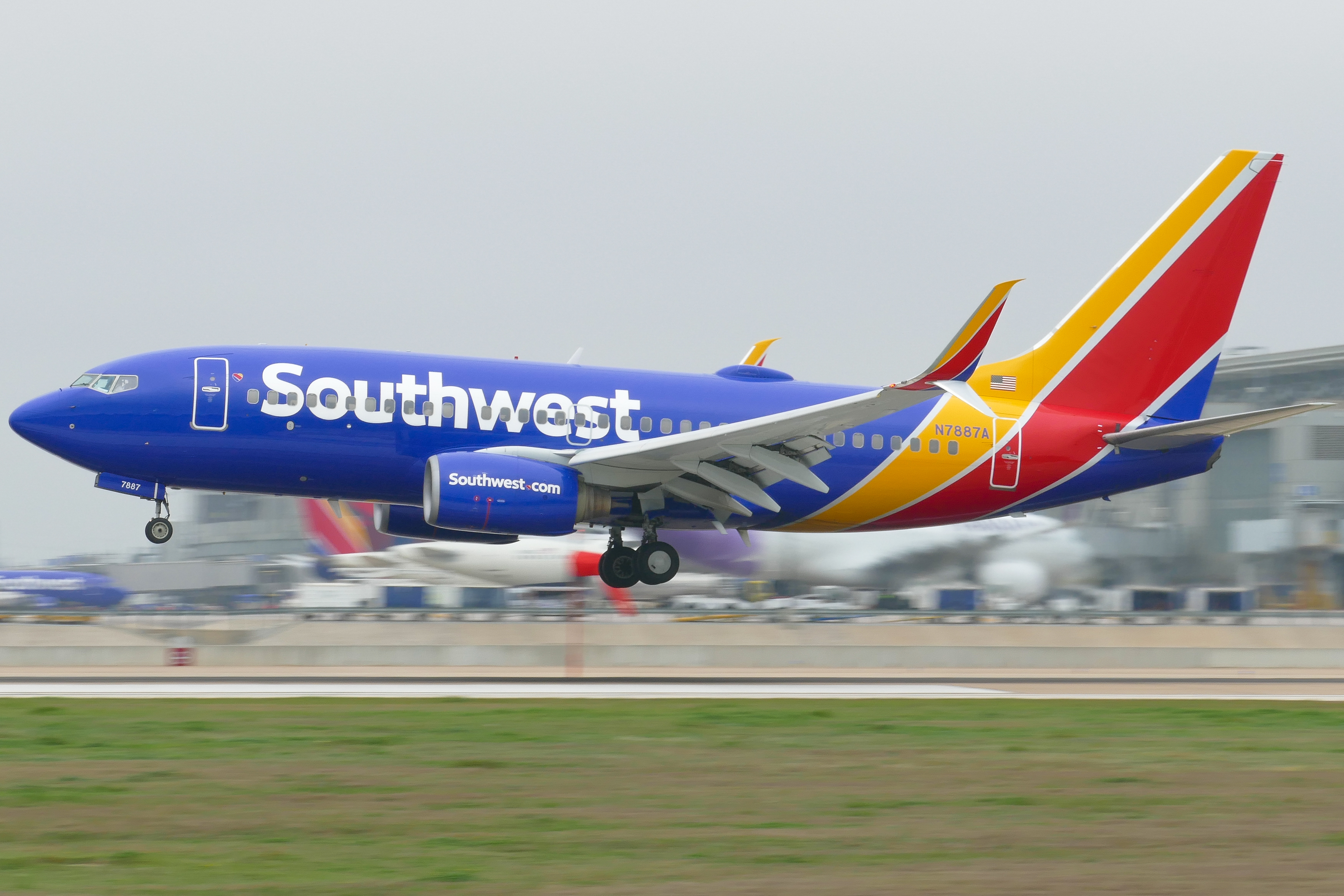 Full size: Southwest Airlines Boeing 737-700 N7887A at Austin-Bergstrom International Airport