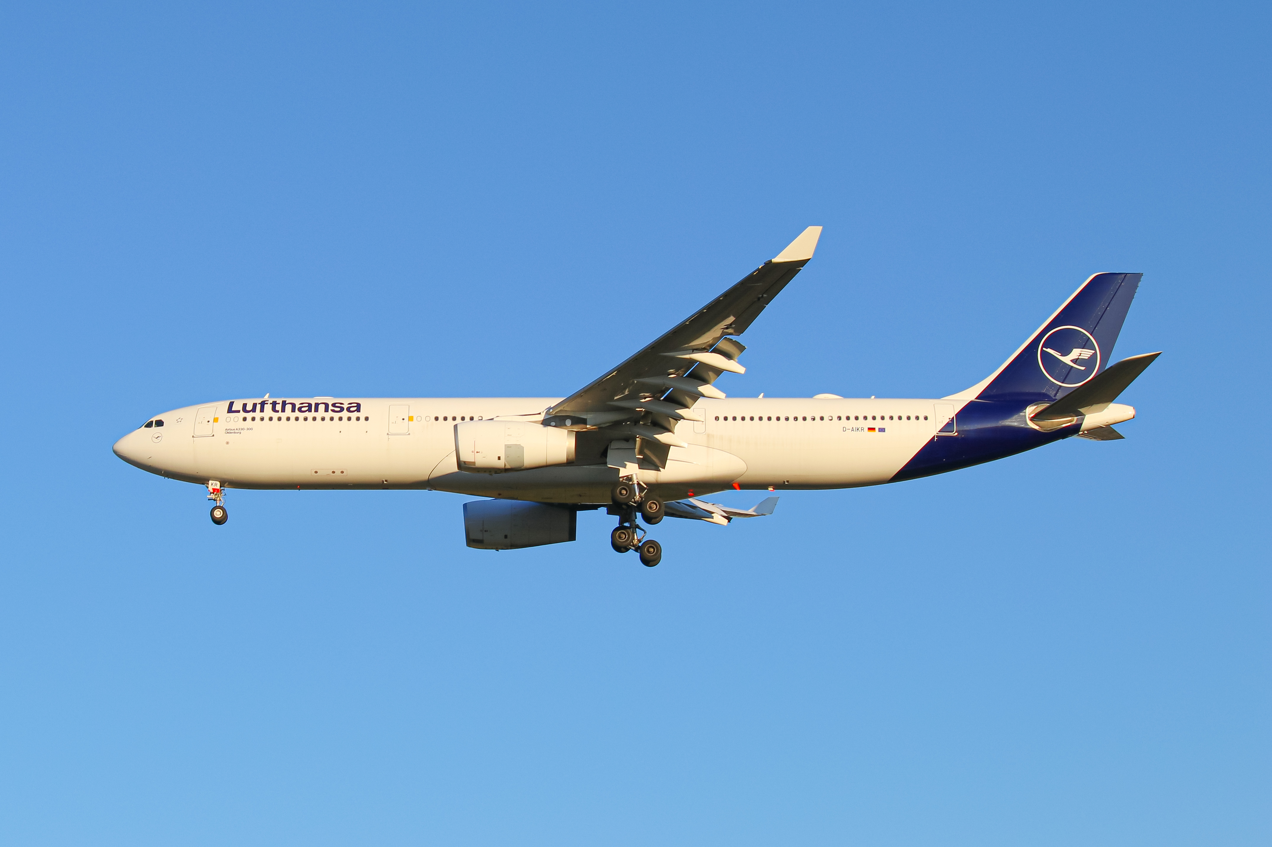Full size: Lufthansa Airbus A330-300 D-AIKR at Washington Dulles International Airport