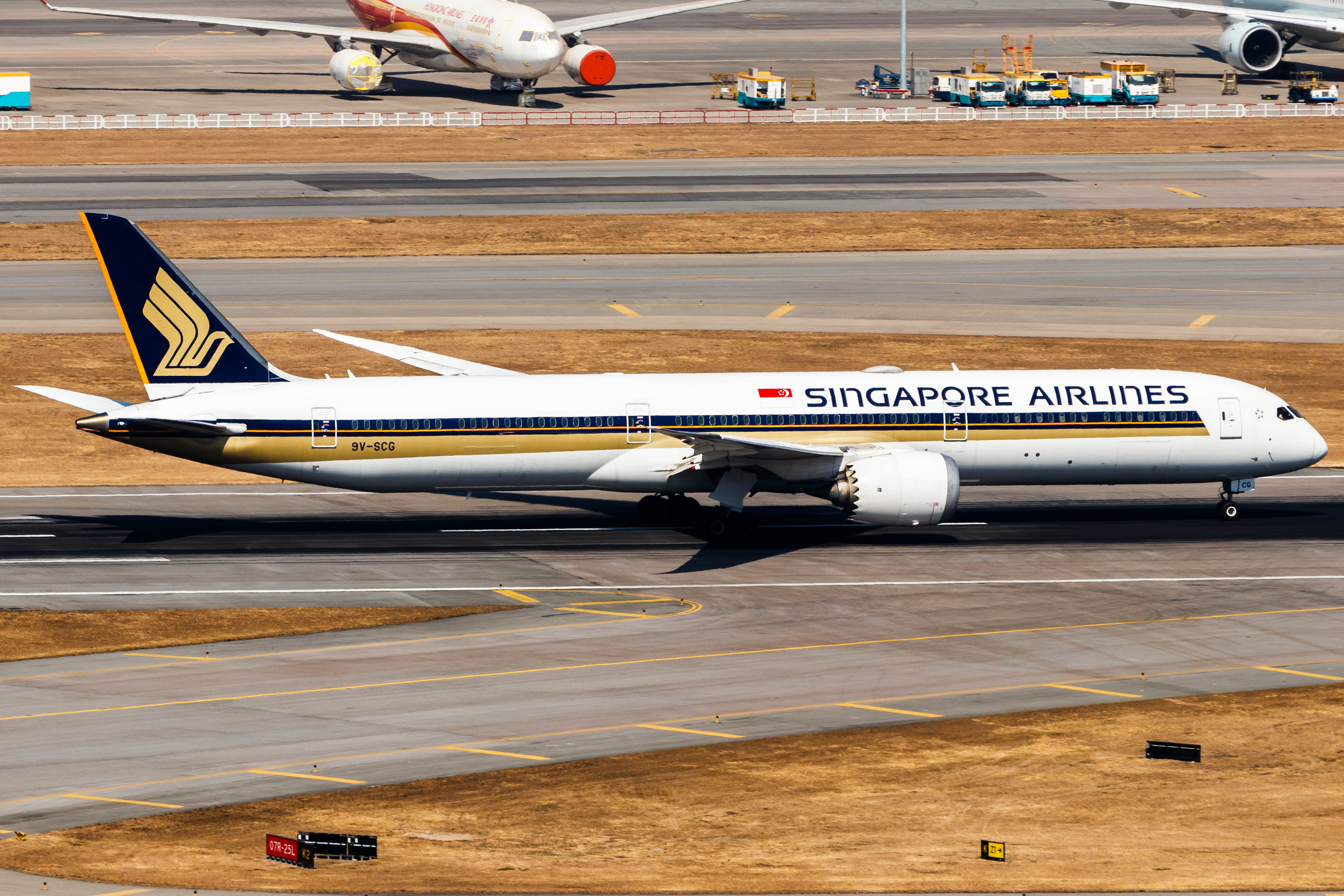Full size: Singapore Airlines Boeing 787-10 9V-SCG at Hong Kong International Airport