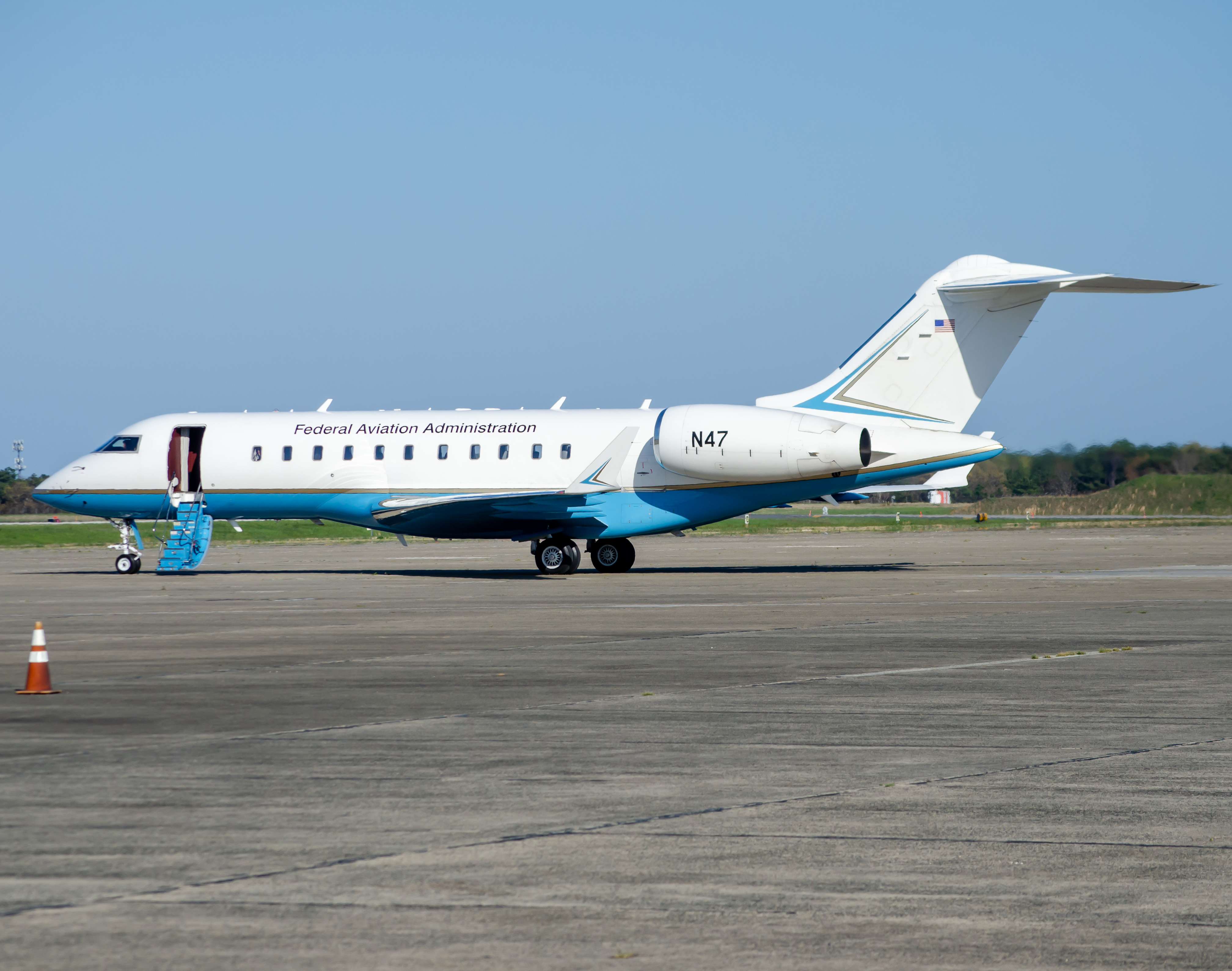 Full size: Federal Aviation Administration Bombardier Challenger 700 N47 at Atlantic City International Airport