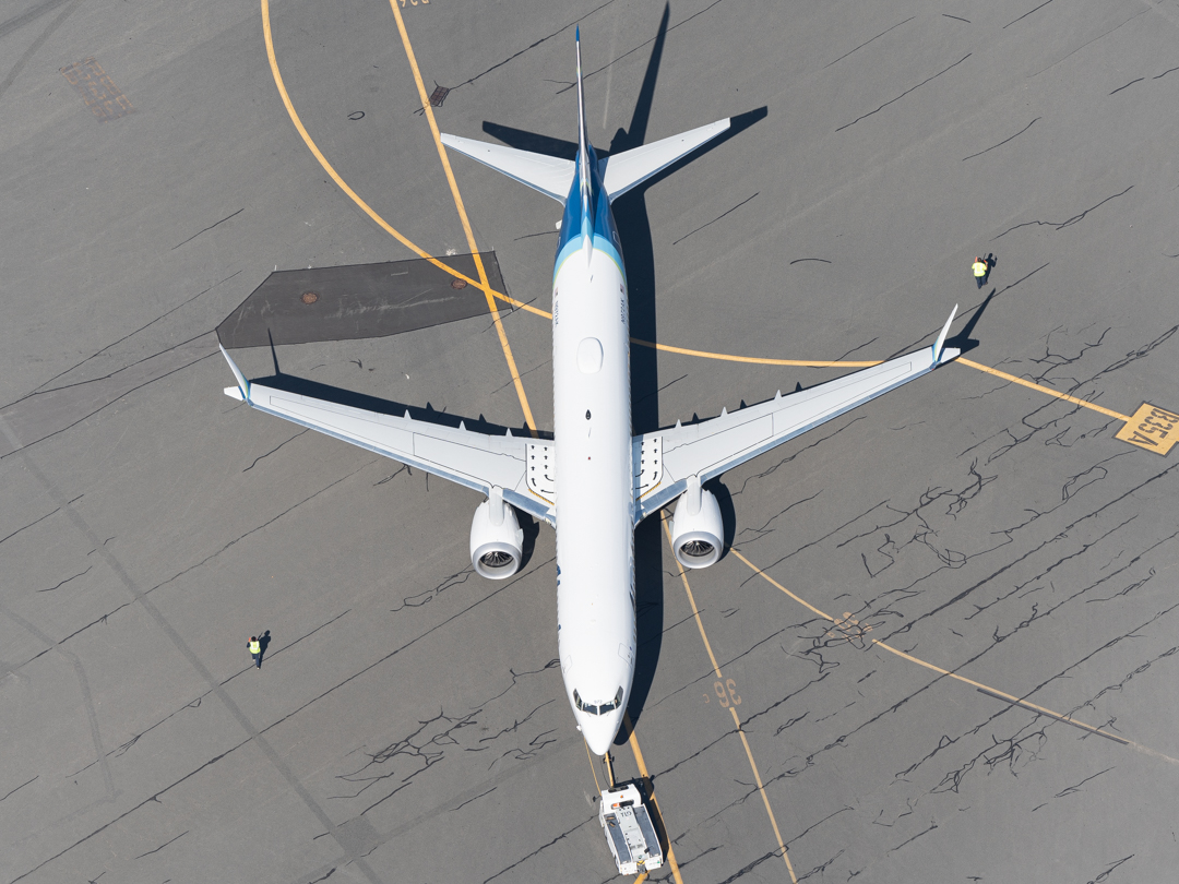 Full size: Alaska Airlines Boeing 737 MAX 9 N972AK at General Edward Lawrence Logan International Airport