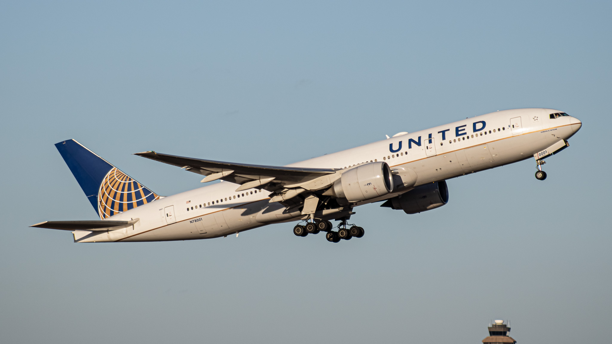 Full size: United Airlines Boeing 777-200ER N78001 at Houston-George Bush Intercontinental Airport