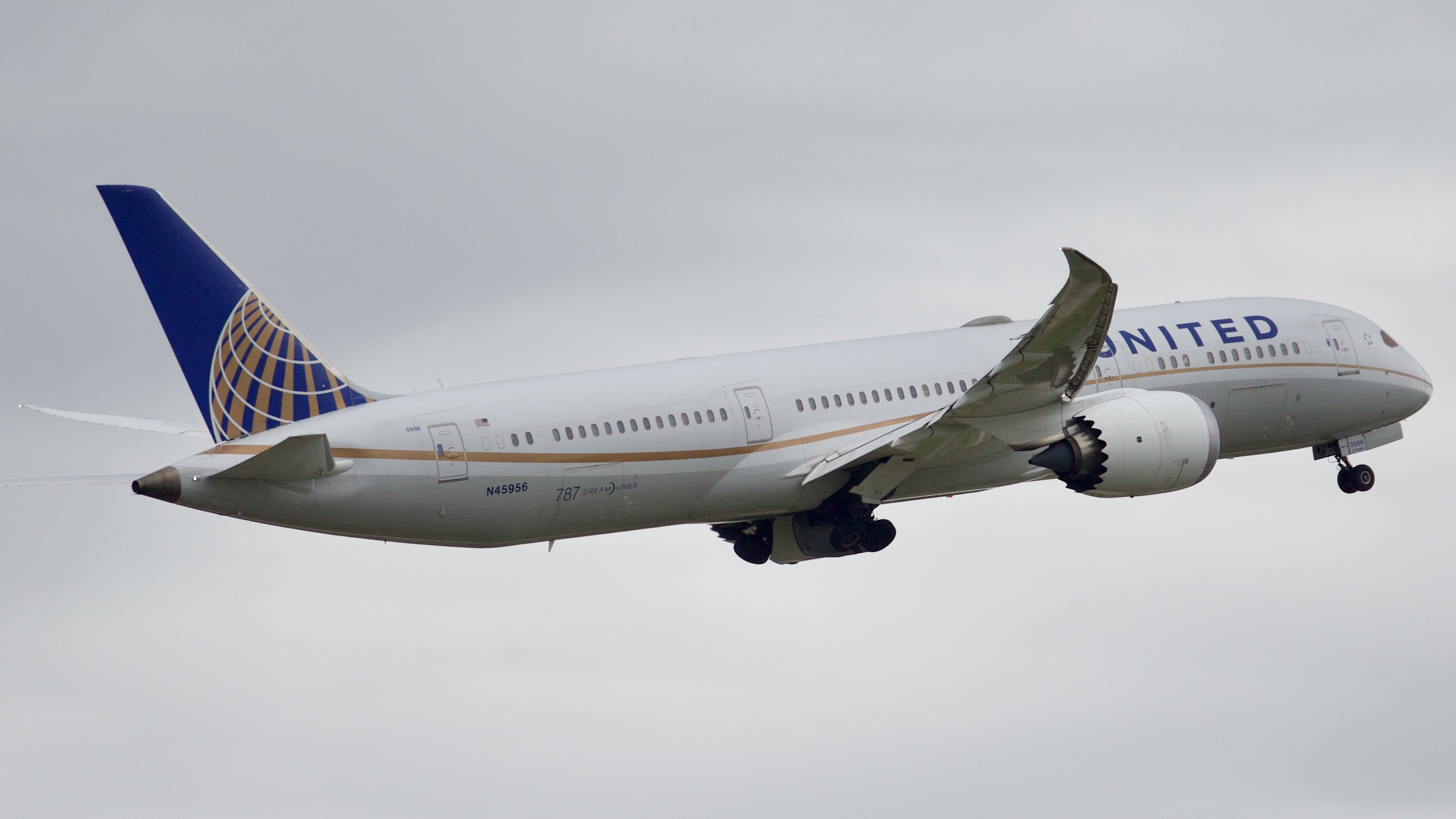 Full size: United Airlines Boeing 787-9 N45956 at Houston-George Bush Intercontinental Airport