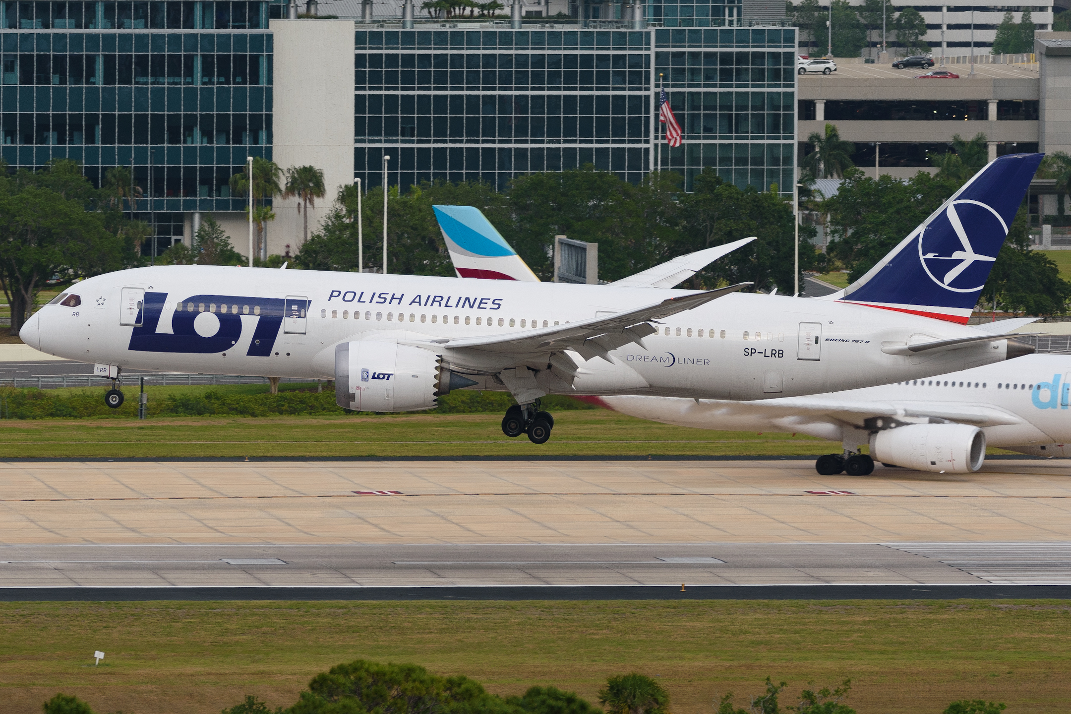 Full size: LOT Polish Airlines Boeing 787-8 SP-LRB at Tampa International Airport