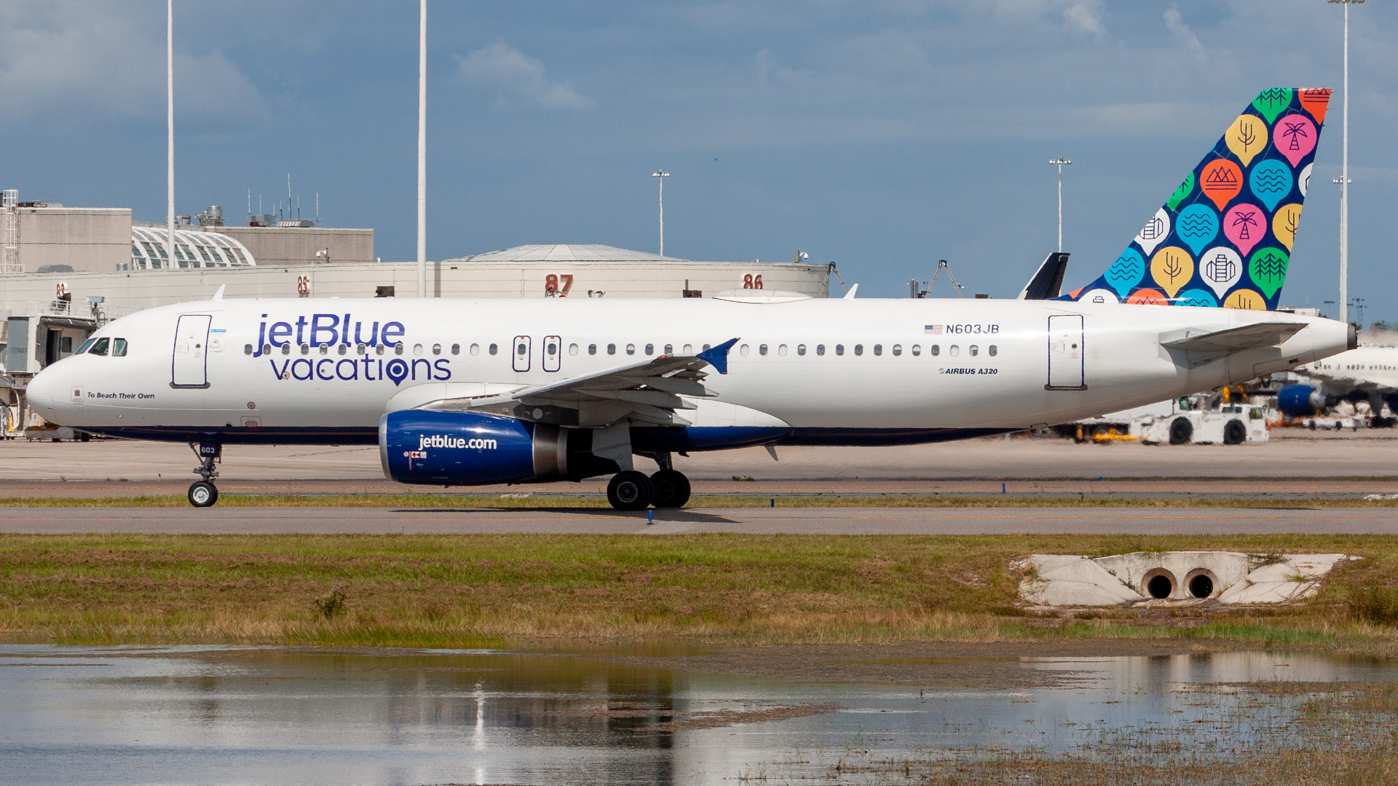 Full size: JetBlue Airways Airbus A320 N603JB at Orlando International Airport