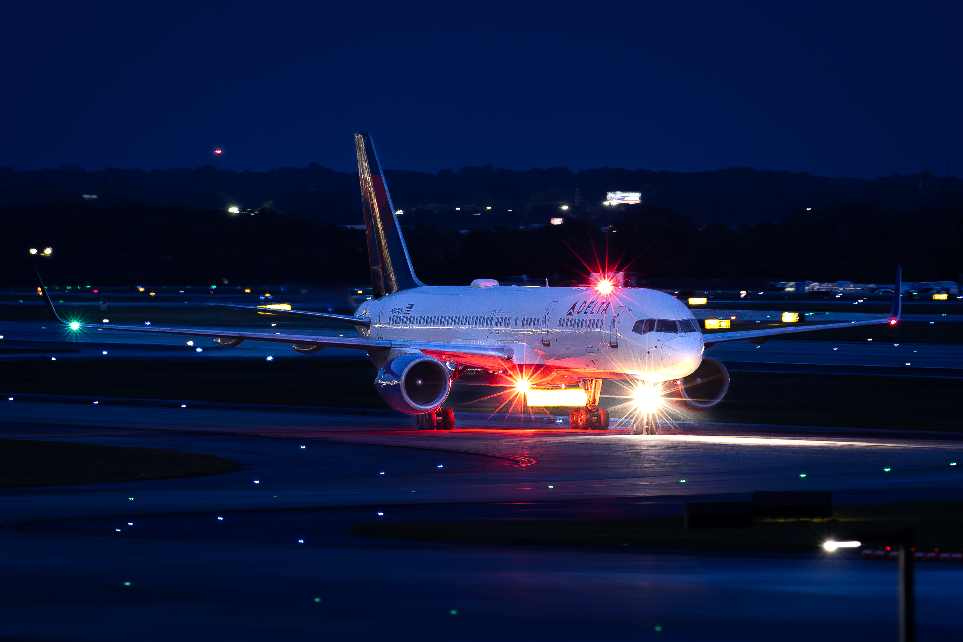 Full size: Delta Airlines Boeing 757-200 N547US at Hartsfield-Jackson Atlanta International Airport