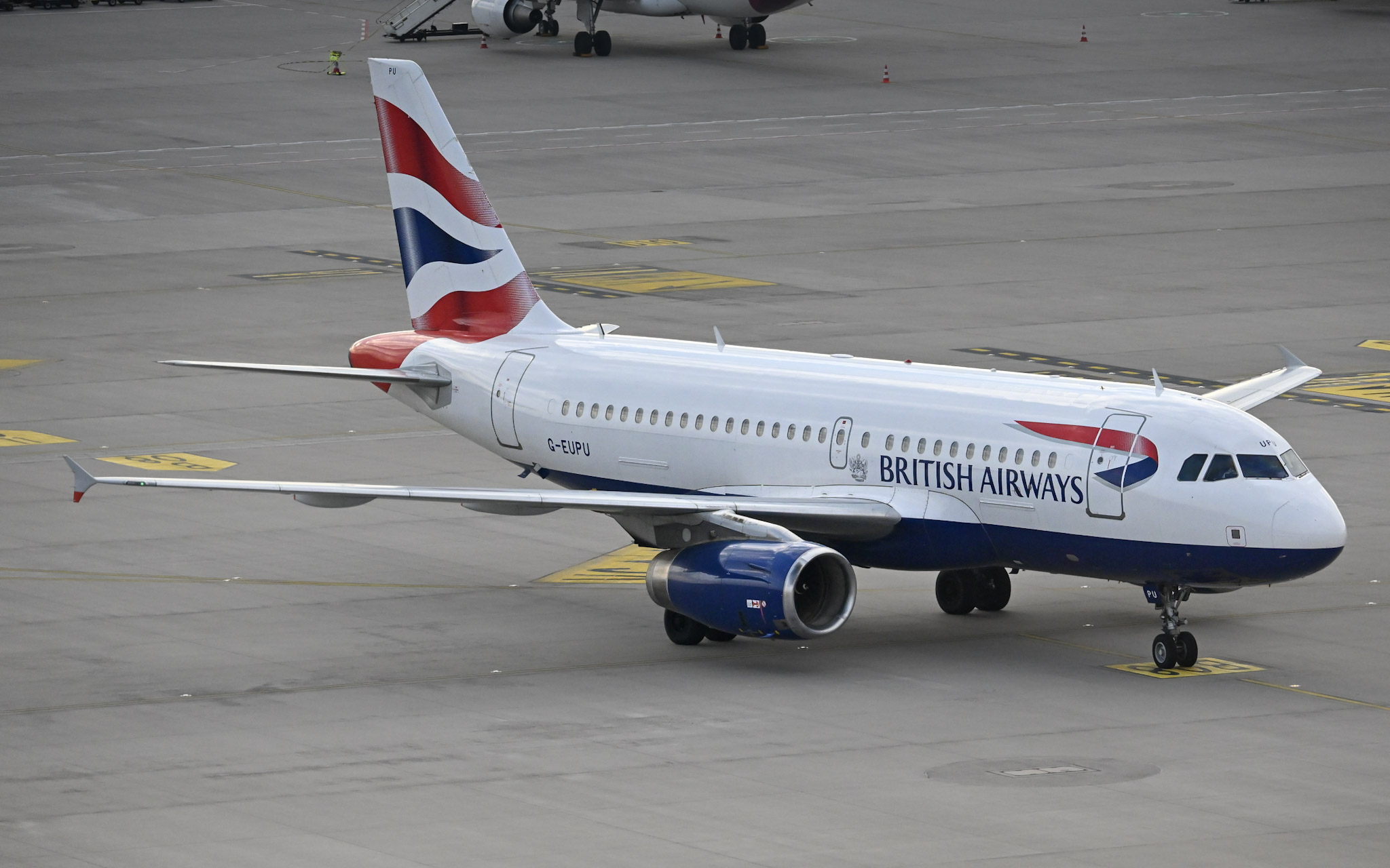 Full size: British Airways Airbus A319 G-EUPU at Berlin Brandenburg Airport