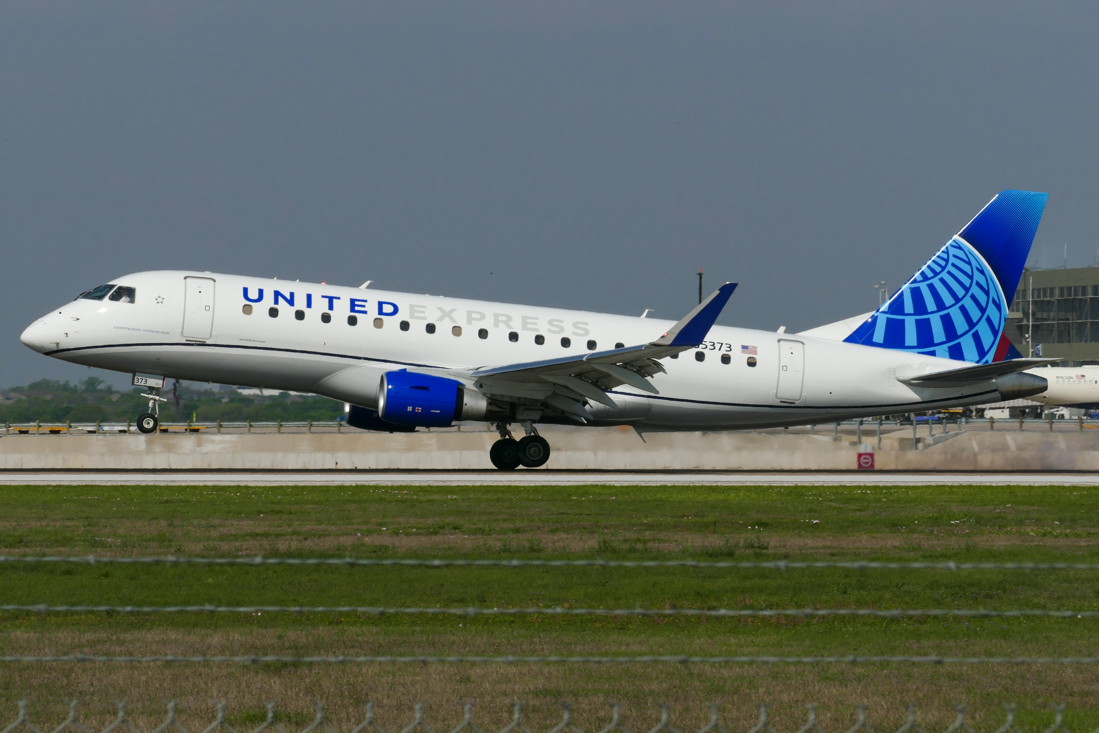 Full size: United Express Embraer E175 N85373 at Austin-Bergstrom International Airport