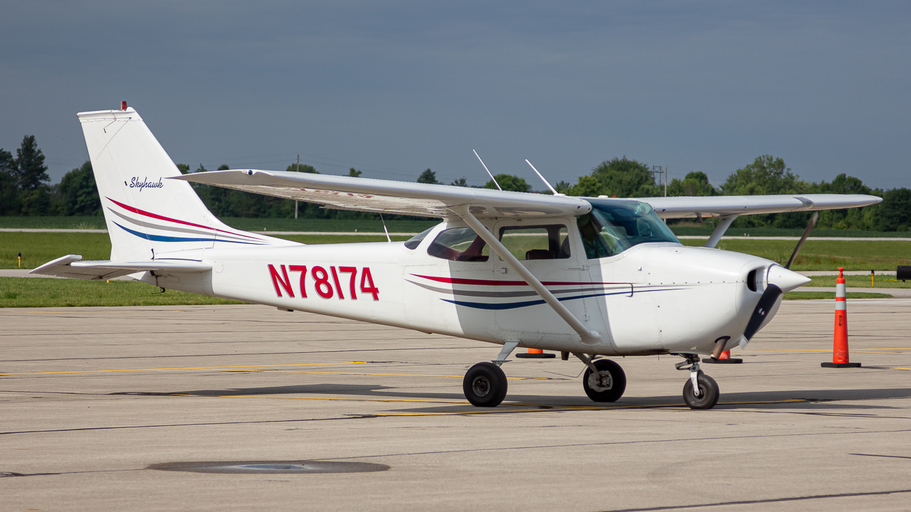 Full size: PRIVATE Cessna 172 N78174 at Delaware Municipal Airport