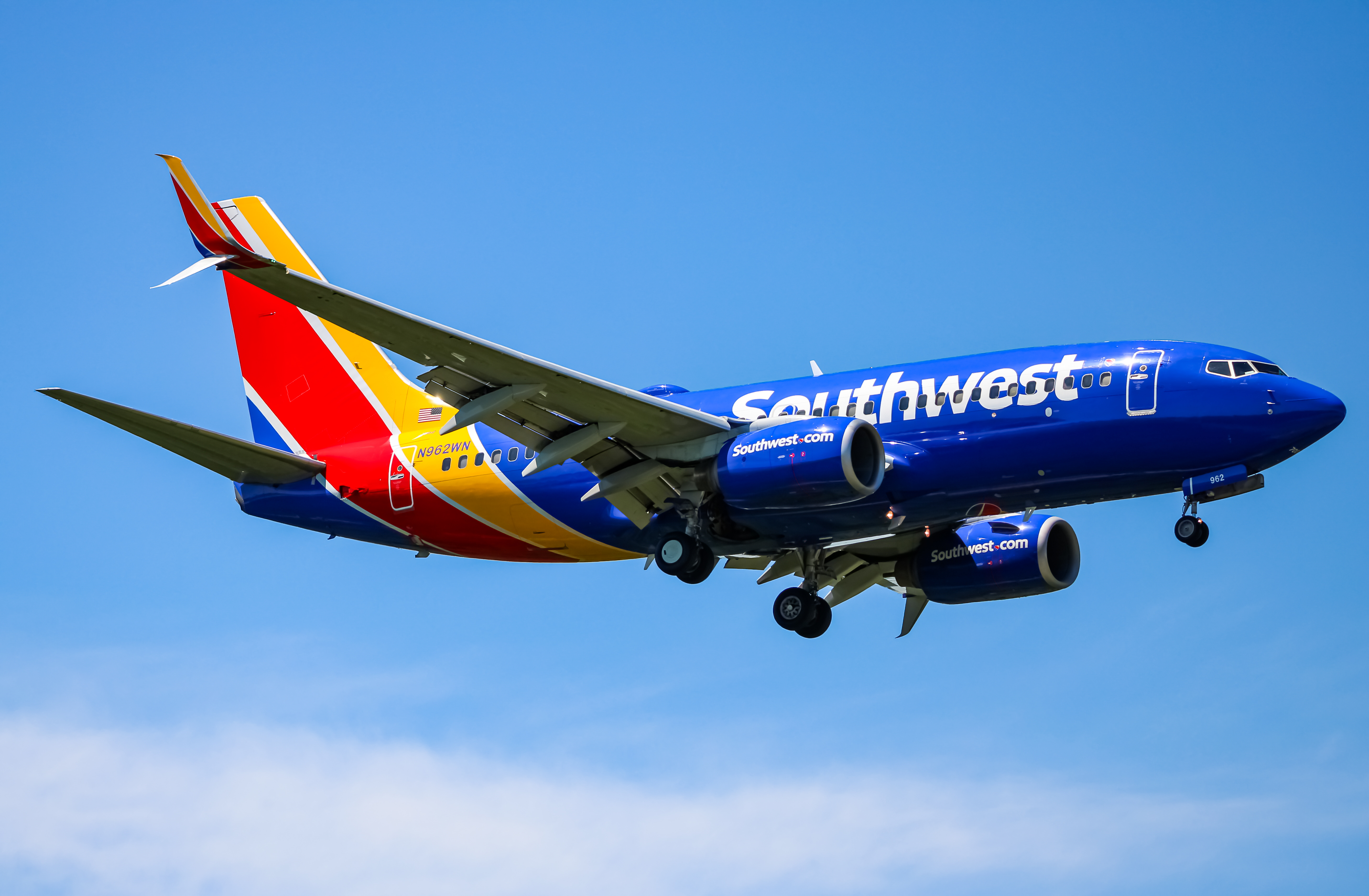 Full size: Southwest Airlines Boeing 737-700 N962WN at Baltimore/Washington International Thurgood Marshall Airport