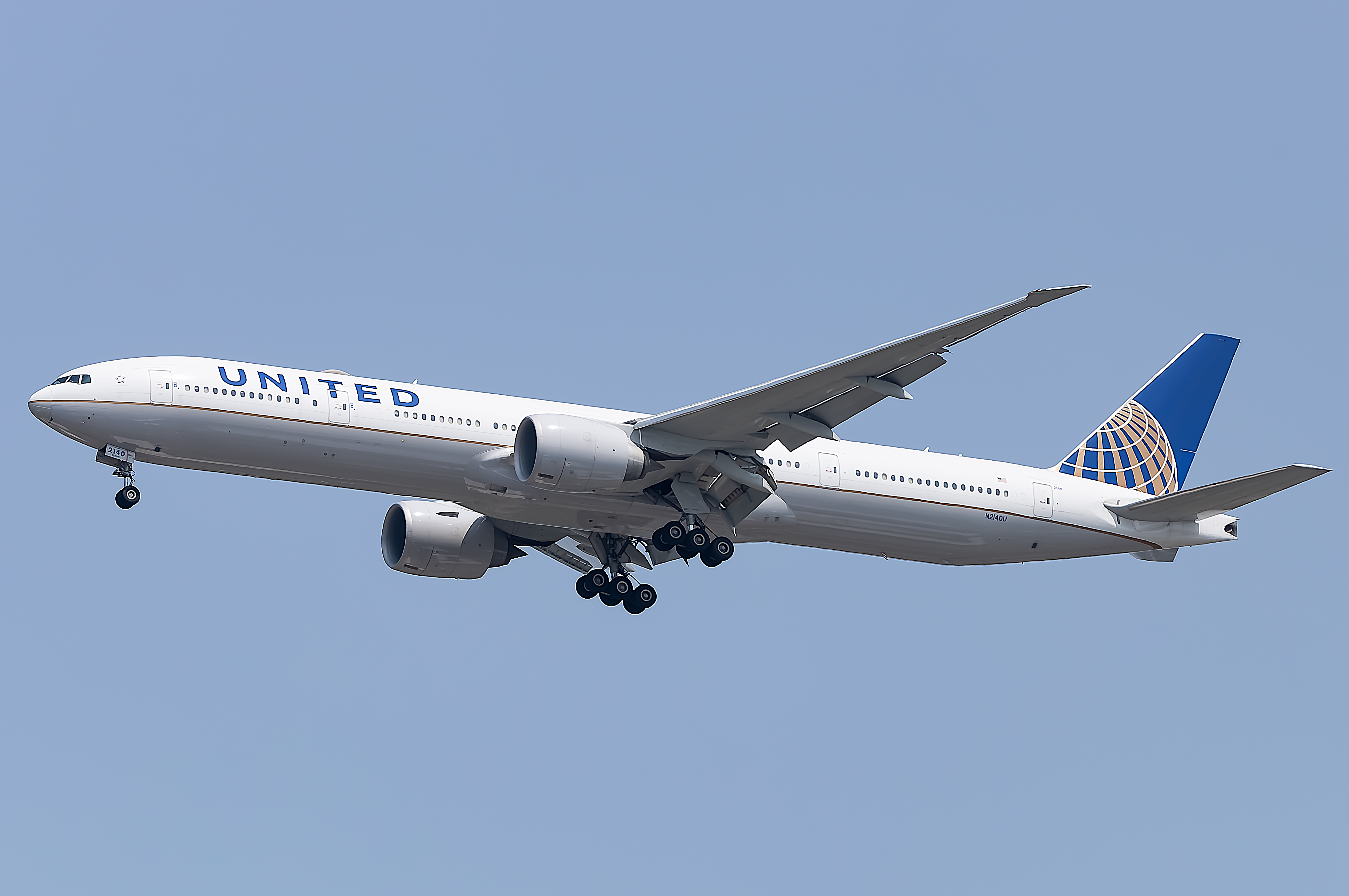 Full size: United Airlines Boeing 777-300ER N2140U at Washington Dulles International Airport
