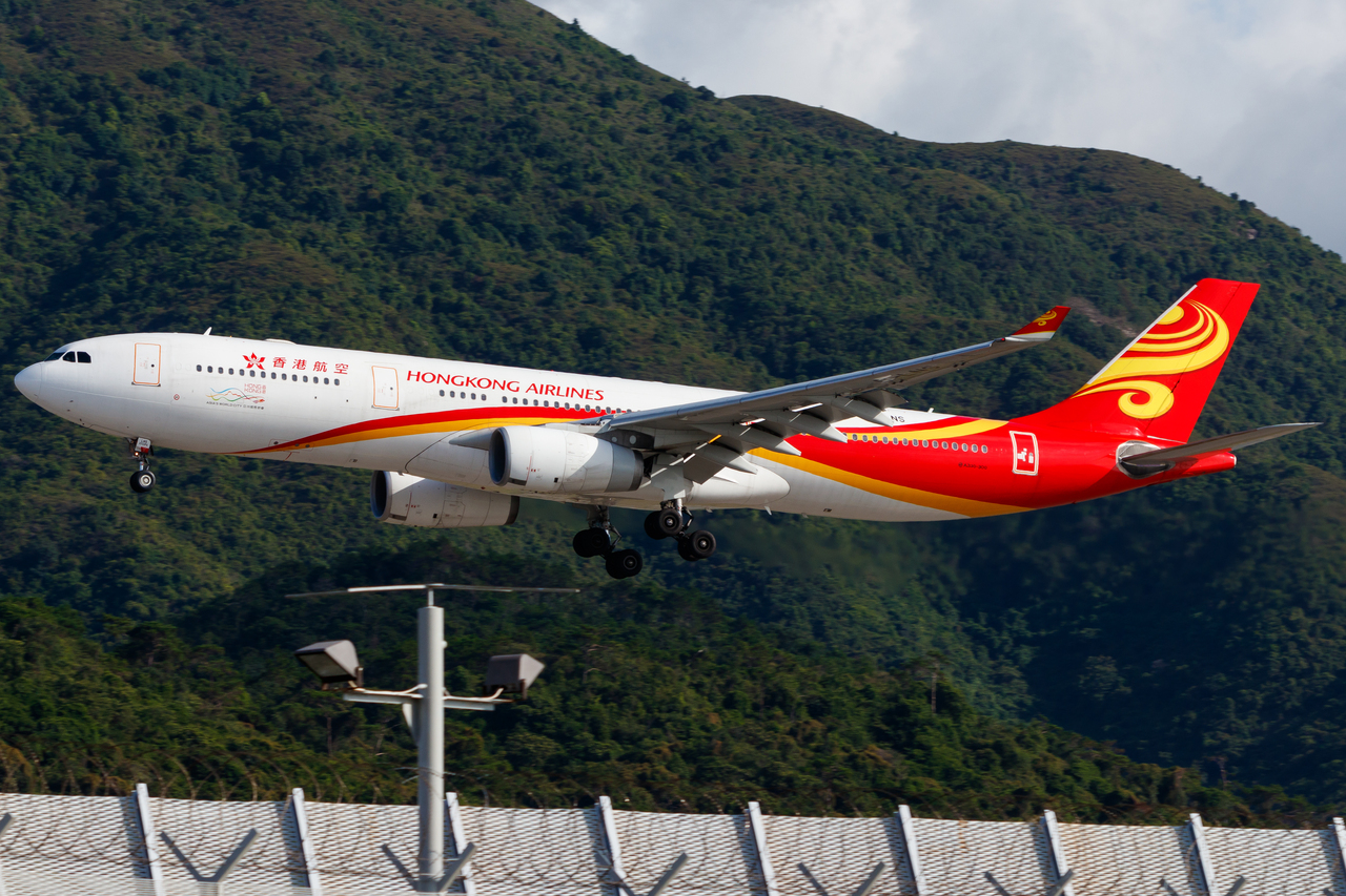 Full size: Hong Kong Airlines Airbus A330-300 B-LNS at Hong Kong International Airport