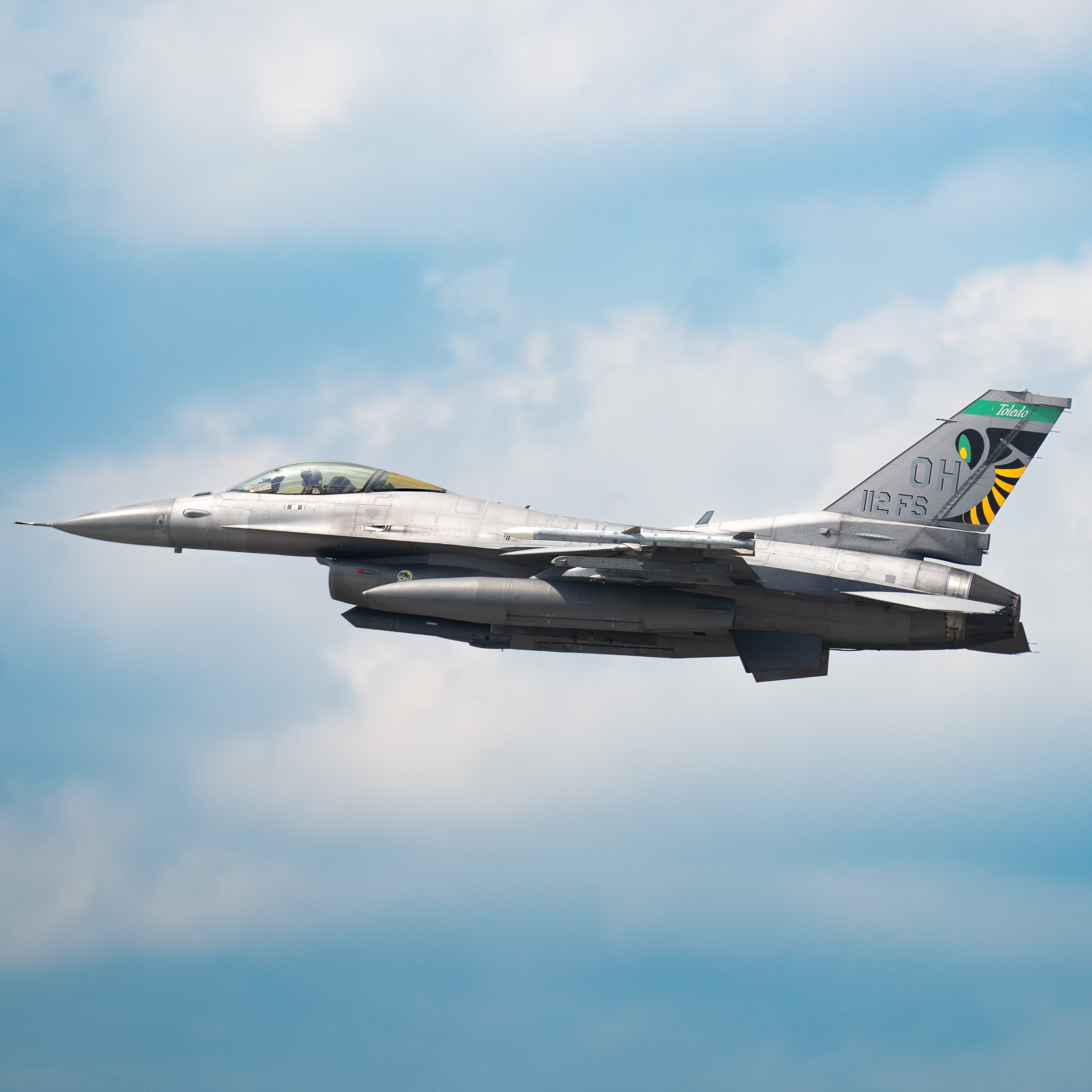 Full size: USAF - United States Air Force General Dynamics F-16 Fighting Falcon 89-2112 at Toledo Express Airport