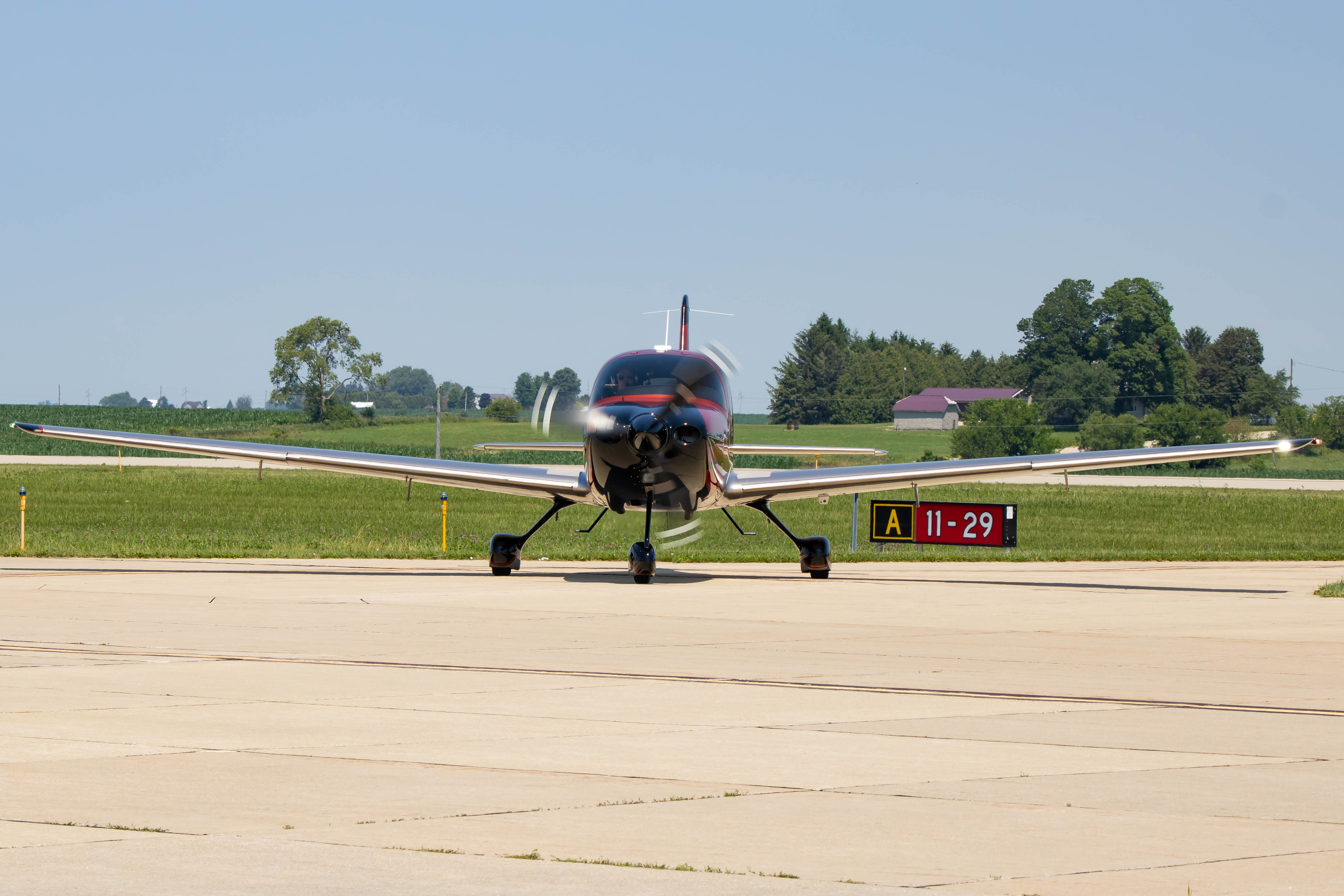Full size: PRIVATE Cirrus SR-22 N32WB at Waverly Municipal Airport