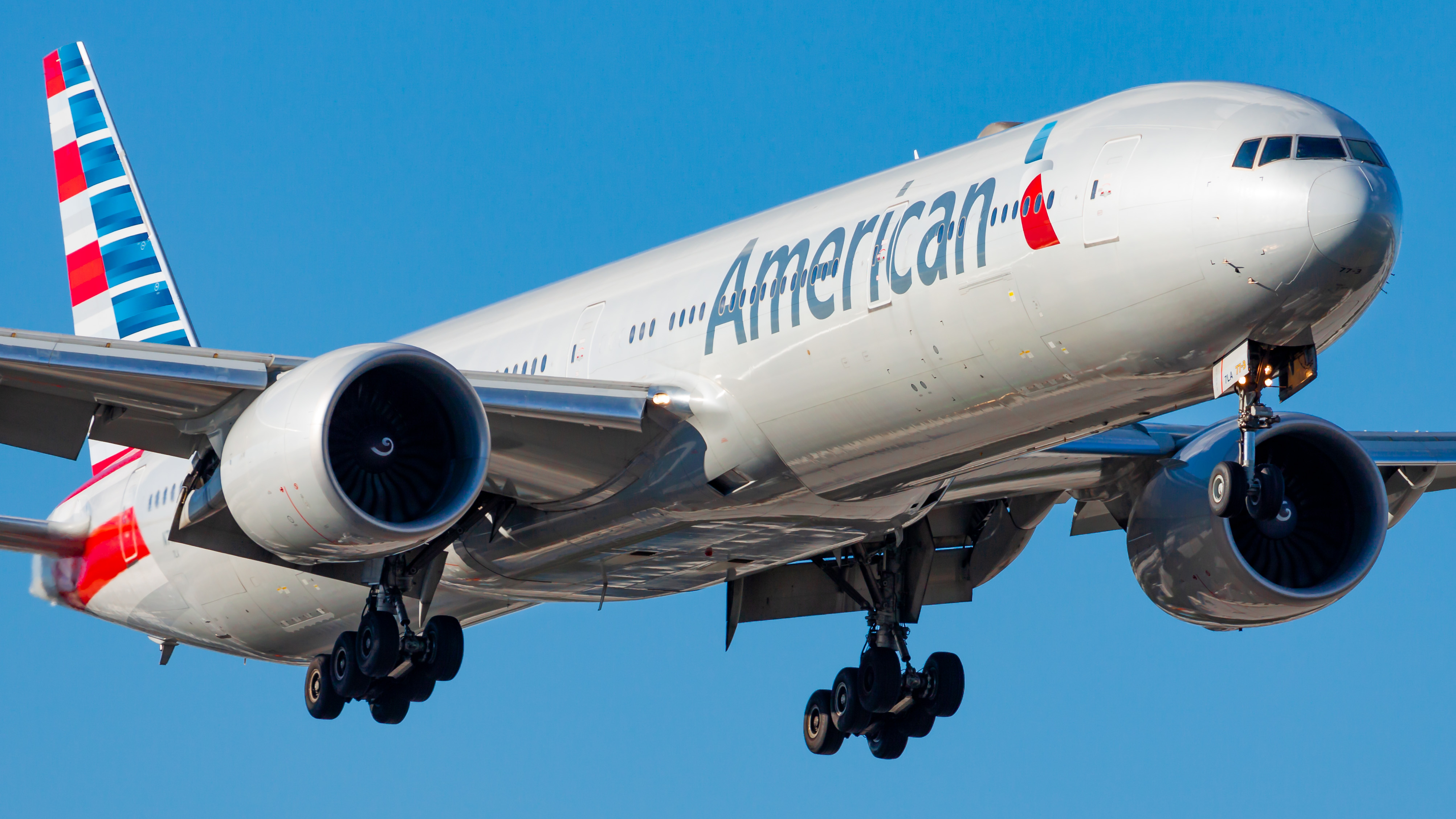 Full size: American Airlines Boeing 777-300ER N717AN at Miami International Airport